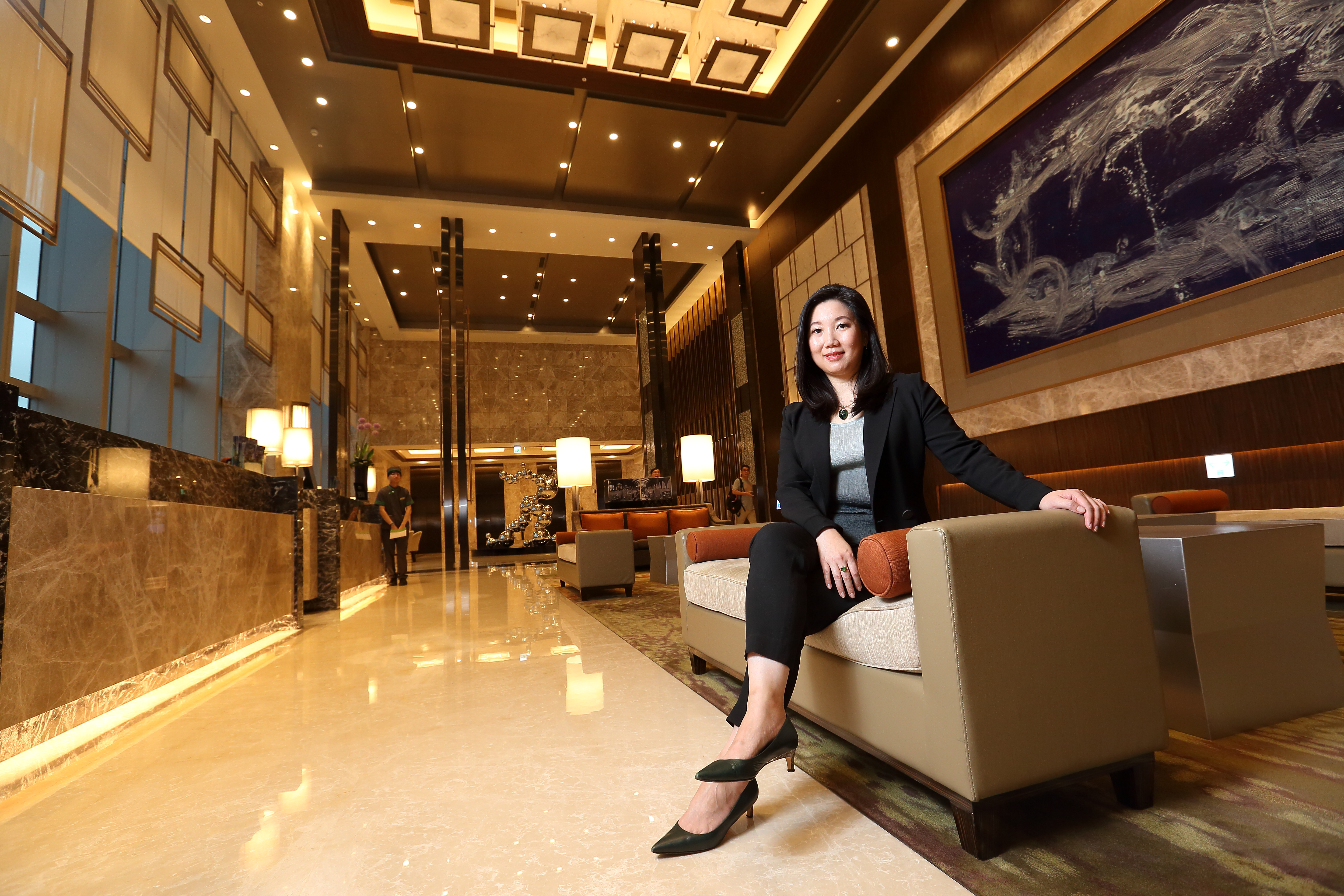 從小在飯店裡長大的莊豐如，連大學都念旅館管理，希望幫忙父親分擔工作。