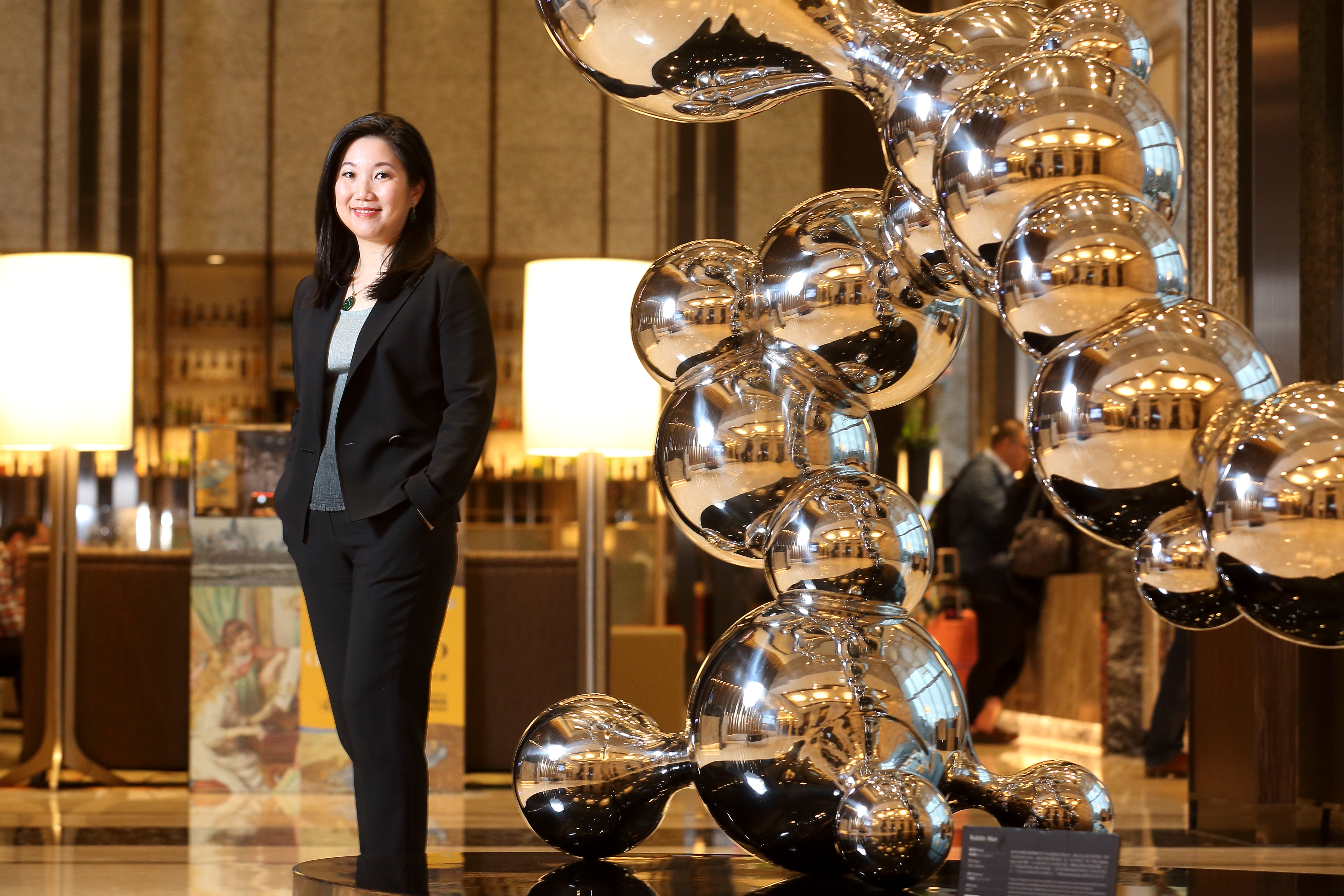 莊豐如接任籌備六福萬怡酒店時，事無大小親力親為，連飯店內擺放的藝術品都親自挑選。