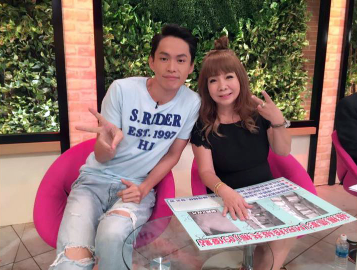 黃鐙輝和丈母娘萁媽人前互揭糗事,但私底下,黃鐙輝很照顧萁媽。