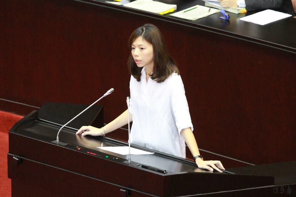立委洪慈庸日前針對亞東醫院勞資糾紛召開記者會,懷疑有包庇情事,讓新北勞檢處長無法接受。