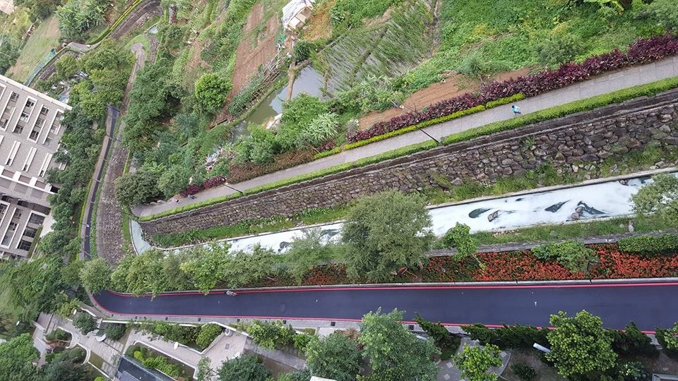 公司田溪是淡水第一大溪流,卻遭汙染染白。