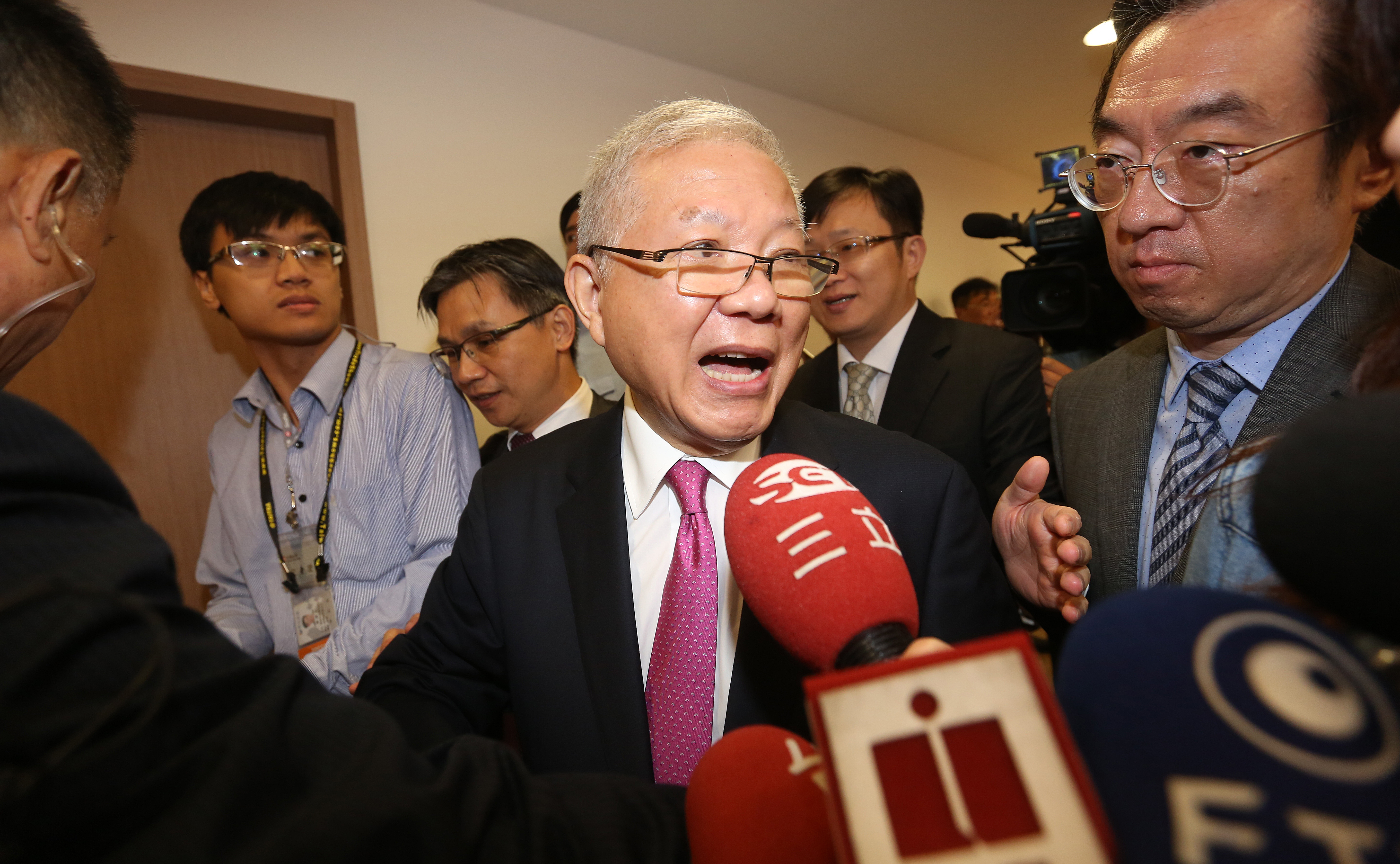 檢方將何壽川聲押獲准後，為追查50億元放貸流程，今天2度搜索永豐金總部。