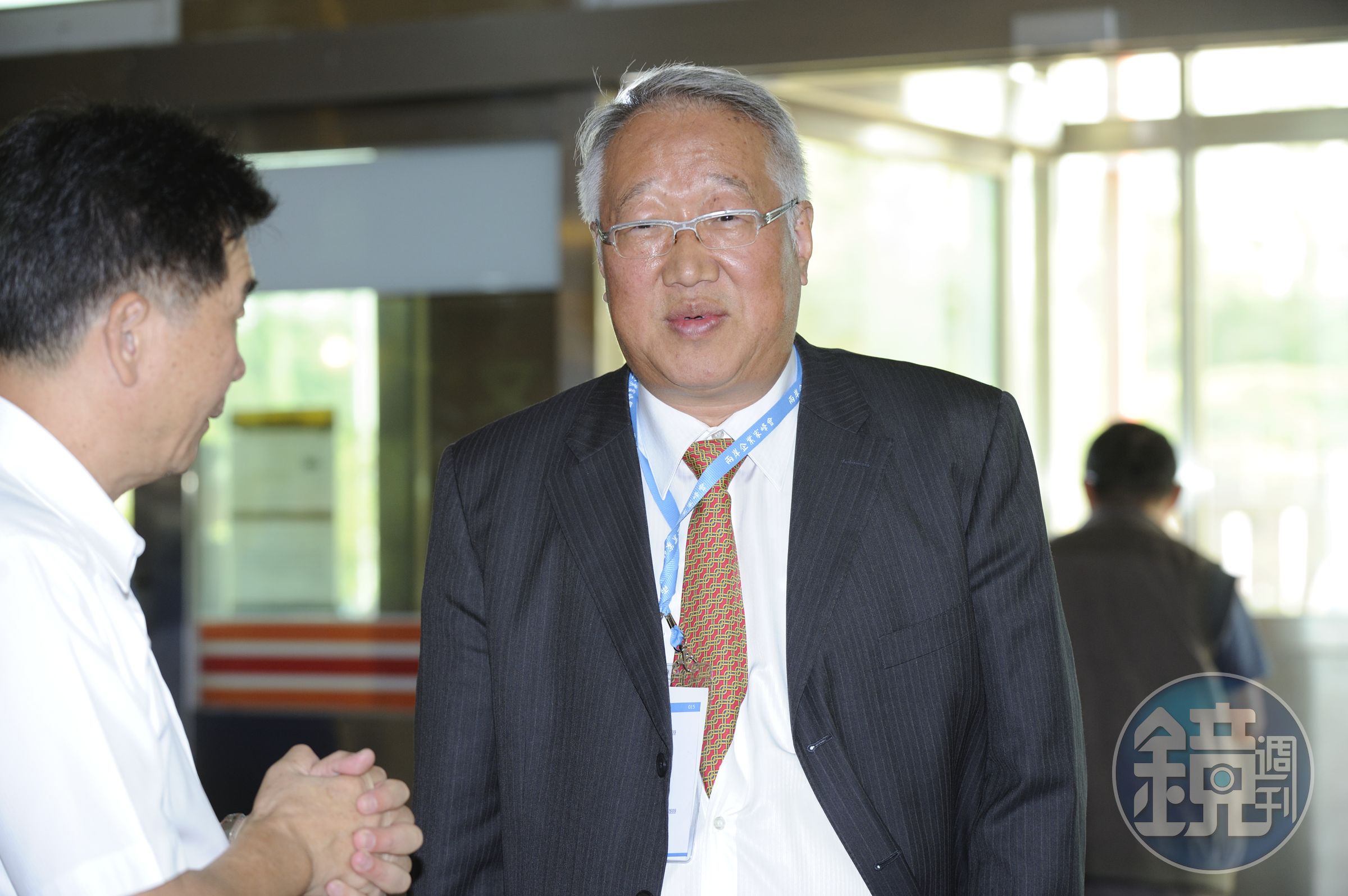郭台銘胞弟、正崴精密董事長郭台強（右）2009年入主中影公司並擔任董事長，質疑蔡正元等3人涉聯手洗錢，導致中影求償無門。