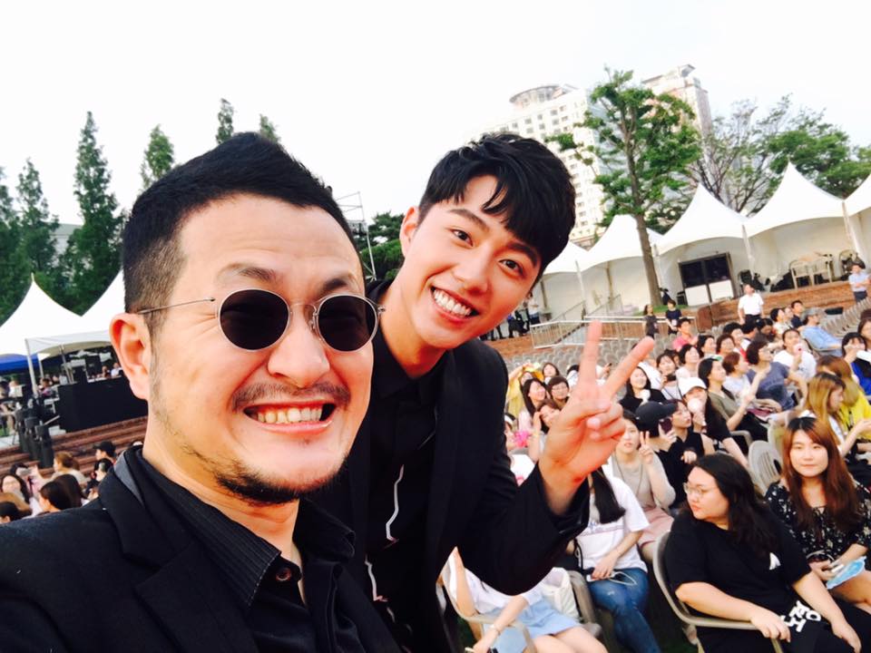 九把刀與蔡凡熙一起走紅毯。