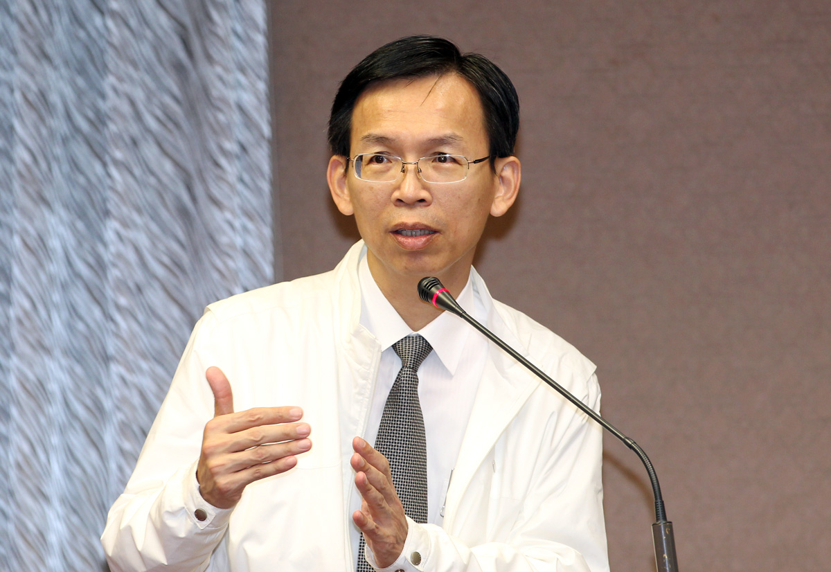 民航局長林國顯表示，新管理規則應不會以個人名義作為申請，而是朝向公司或法人修訂，這意味著「張國煒條款」可能卡關。