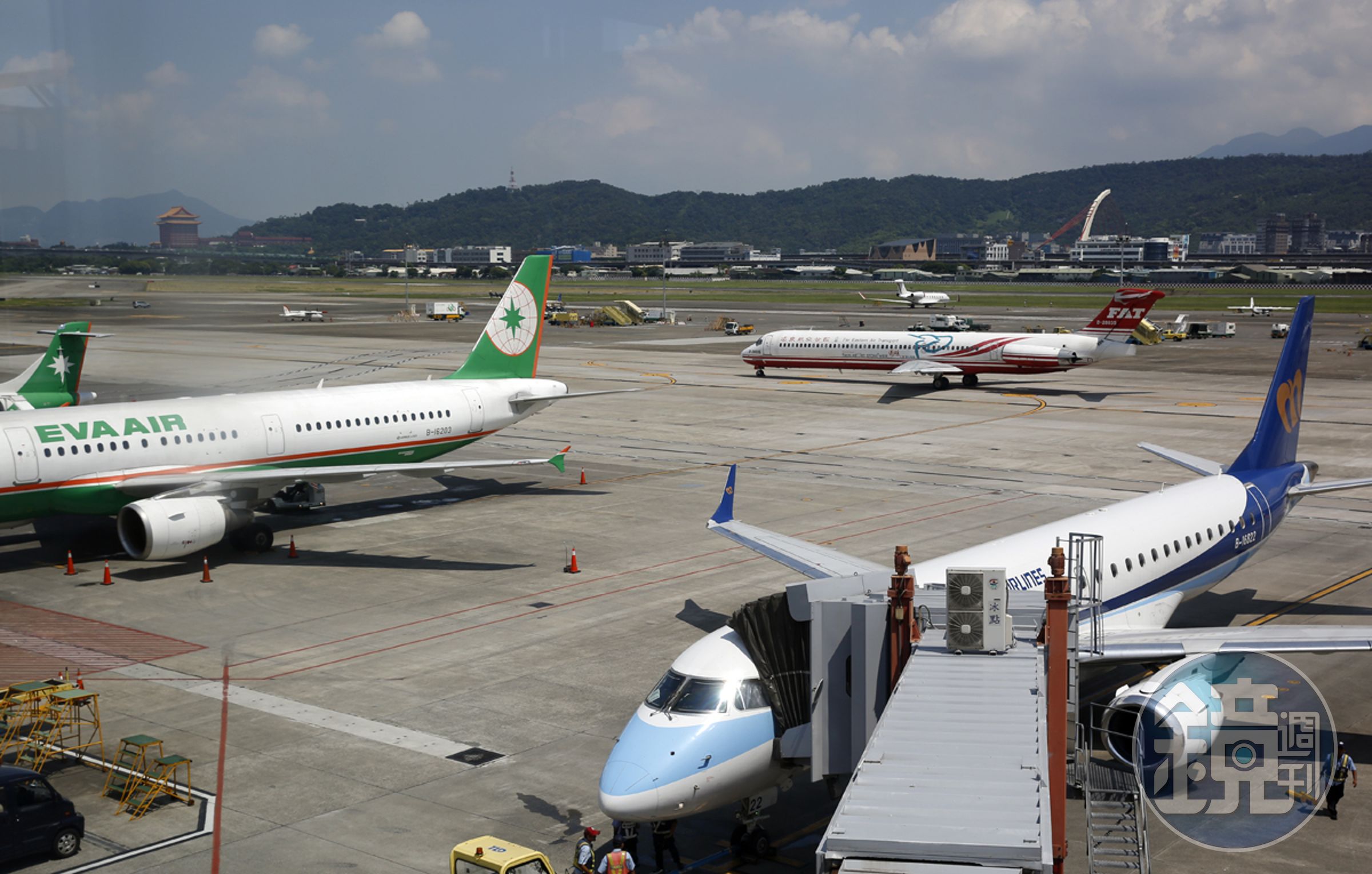 航空業者以「過度競爭」為由，一致反對個人獨資成立航空公司的「張國煒條款」。