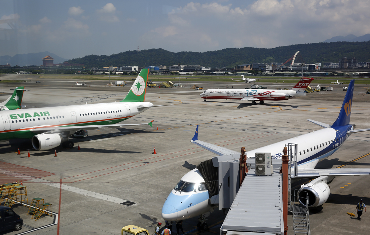 航空業者以「過度競爭」為由，一致反對個人獨資成立航空公司的「張國煒條款」。