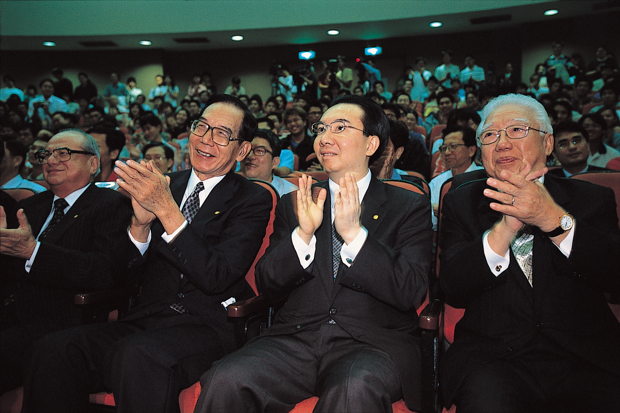 大房三子張國政（右二）今年6月重返董事會，預料將接掌長榮航。