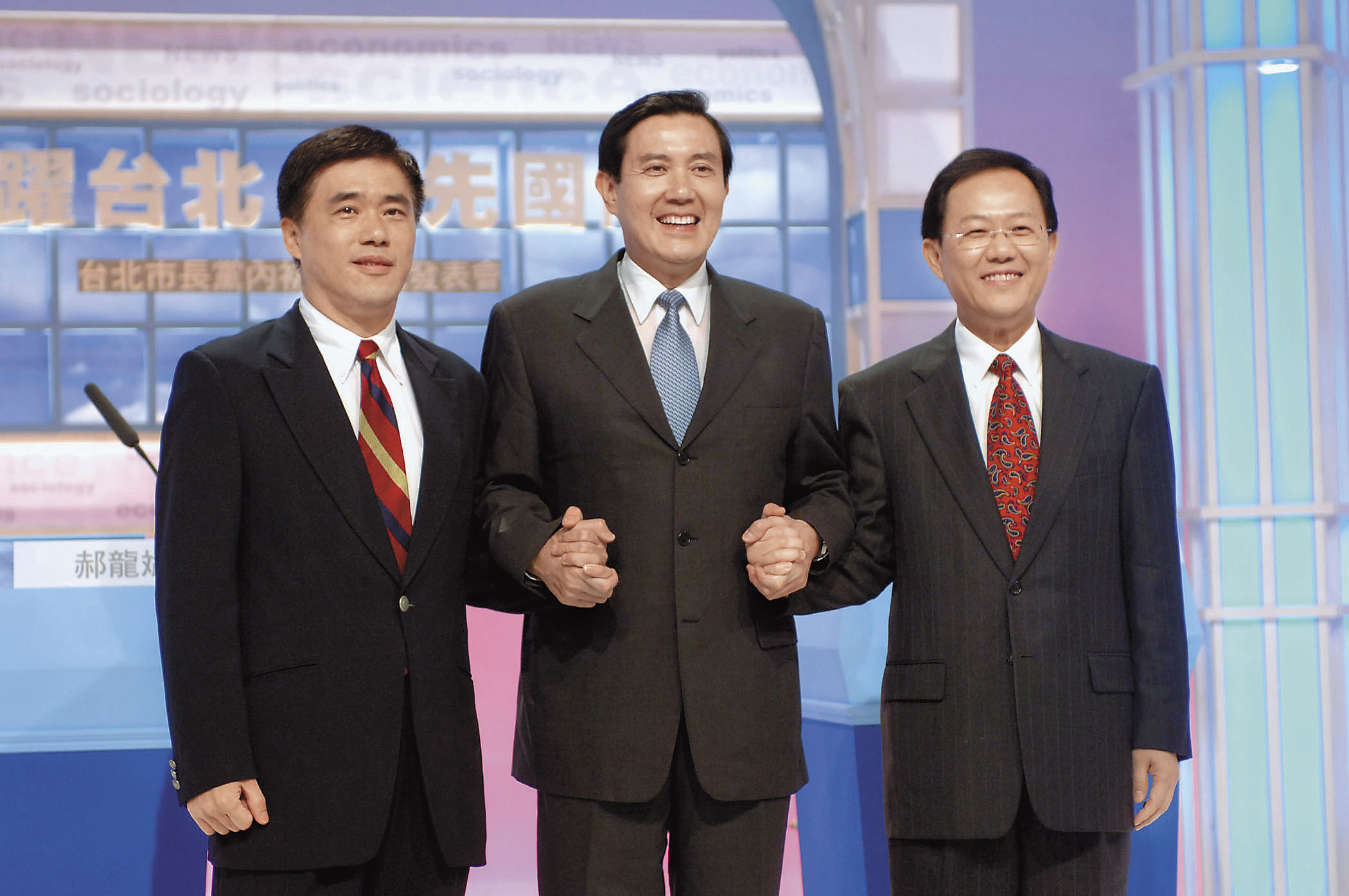 郝龍斌(左)和馬英九(中)都曾和丁守中(右)搶過提名,如今馬、郝都已卸任,丁仍持續爭取。(中央社)