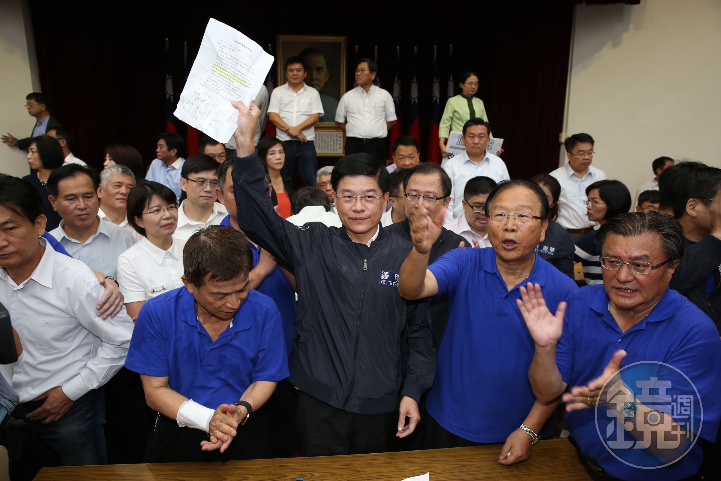 財委會召委、國民黨立委羅明才昨神隱一整天，今出現時訴求「一人一天主席」。