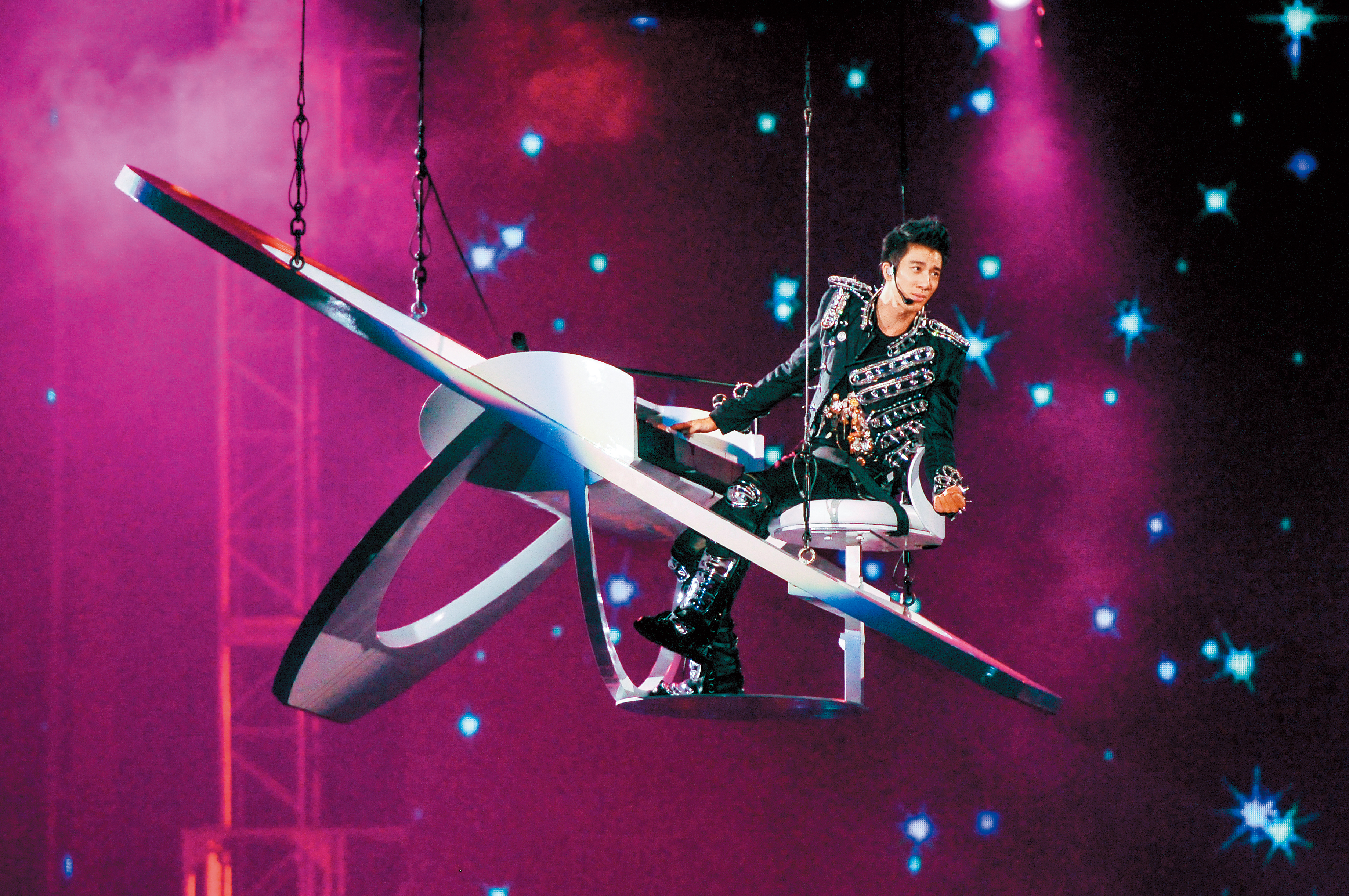 王力宏自「MUSIC-MAN II 火力全開世界巡迴演唱會」後，已經3年沒舉辦大型巡迴演唱會，原定今年將展開新巡演，日前卻傳出計畫喊停。