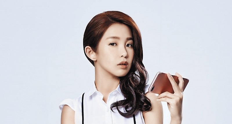 郭書瑤接下手機遊戲代言，在裡頭變換不同角色，她坦言過足扮裝癮。（印象數位提供）