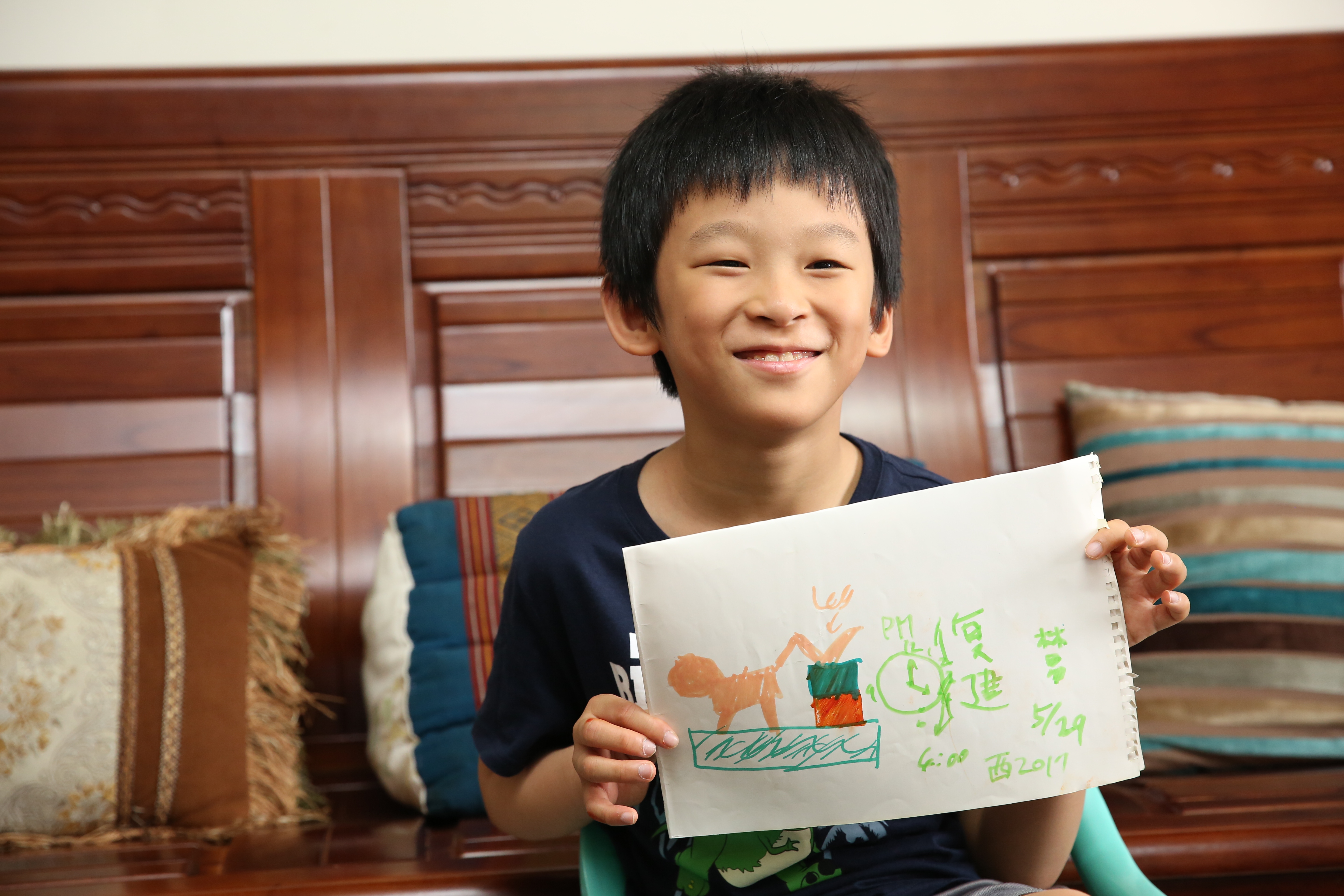 我們問林易最重要的是什麼？他幾乎沒有太多思考，就回答我們：「復健。」答案讓爸爸林士慶也很驚訝，因為復健很辛苦，林易平常老是討價還價。