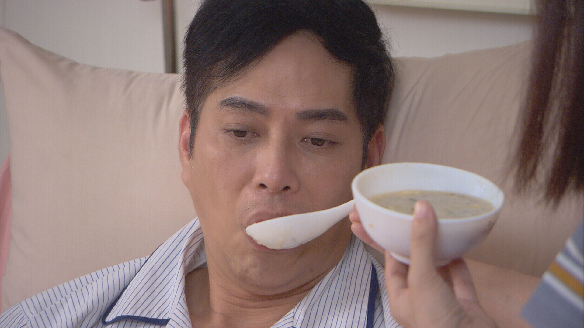 林健寰在台視八點檔《牡丹花開》中扮苦情，劇中他為了保護孫淑媚，慘遭黑衣人打到失明。