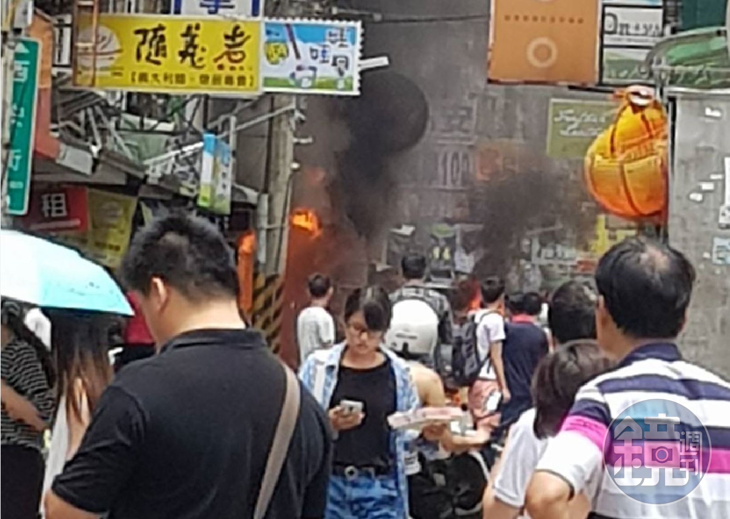 大火蔓延，靠近氣爆點的傷者，全身衣服都燒起來，相當恐怖。