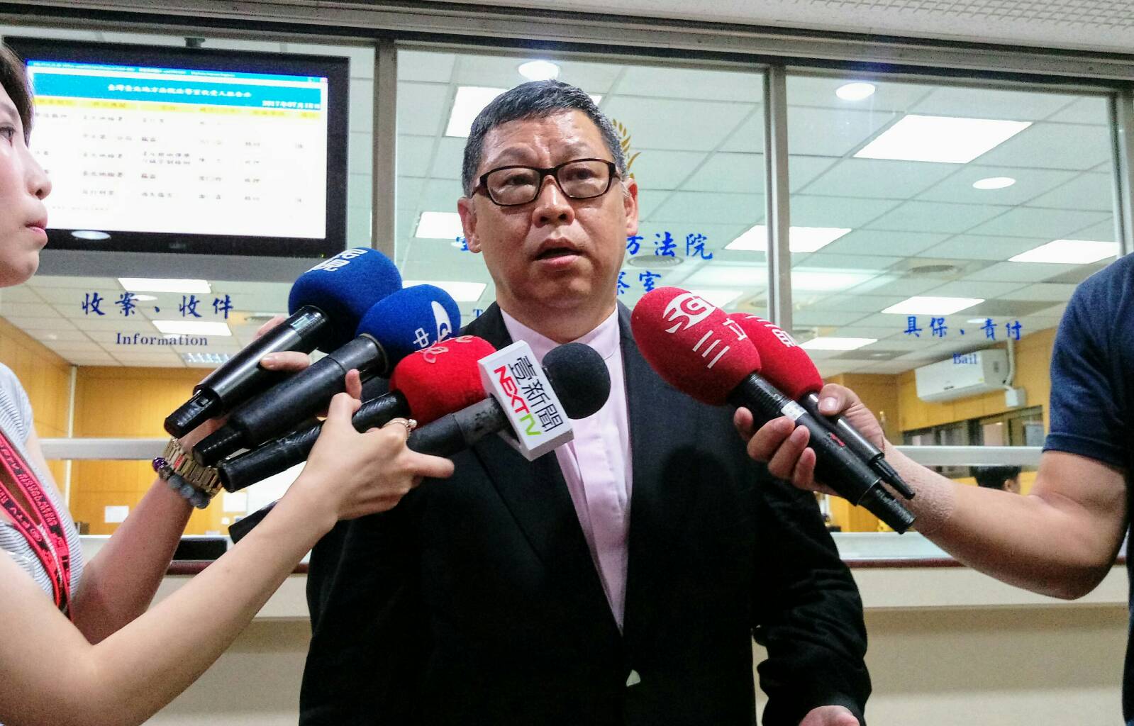 蔡正元的律師魏憶龍表示，蔡正元被收押，無陪伴妻子待產及看小孩出生，將提抗告。