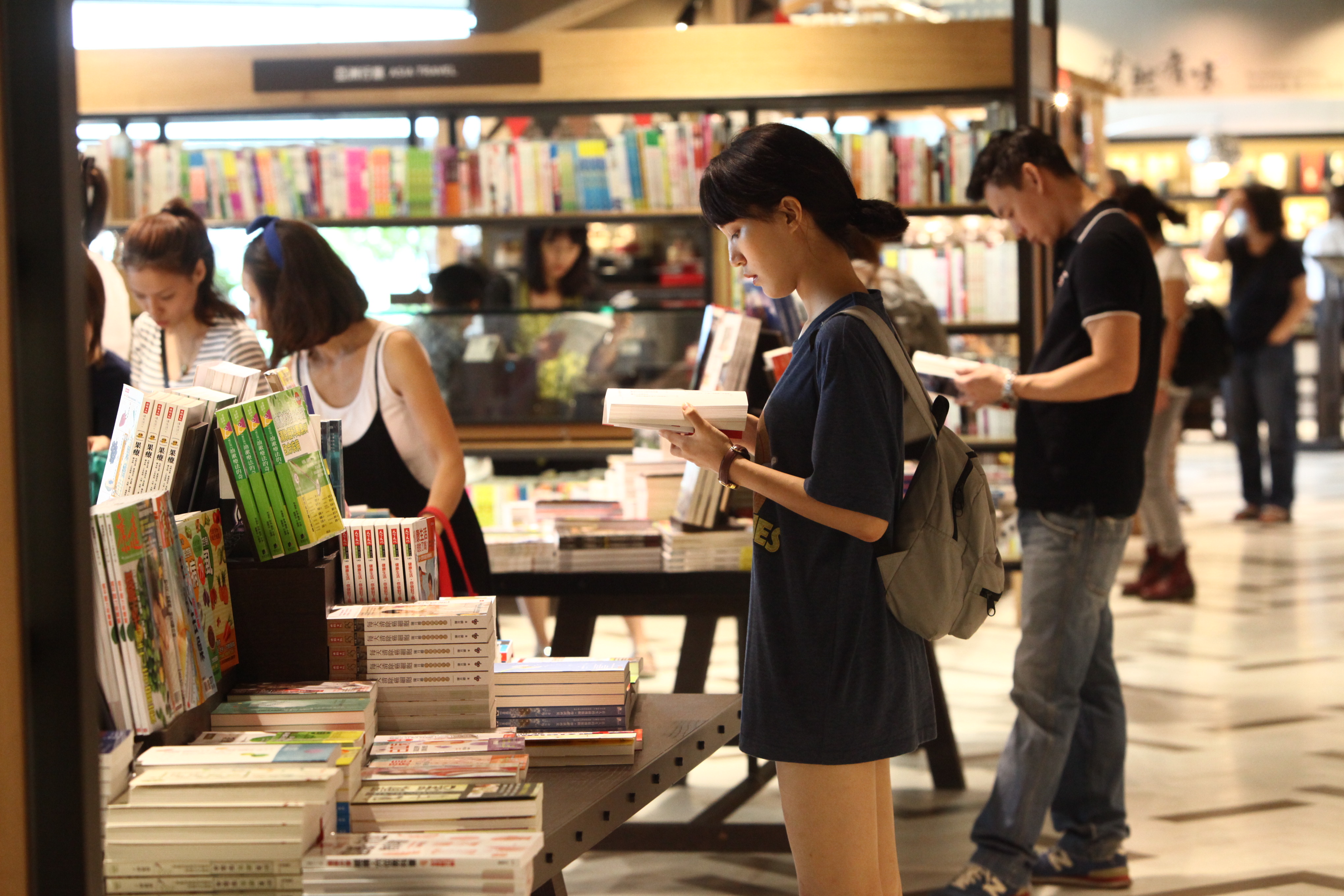 誠品首創24小時營業模式，成功營造特殊的書店文化，也受到藝文界高度肯定。
