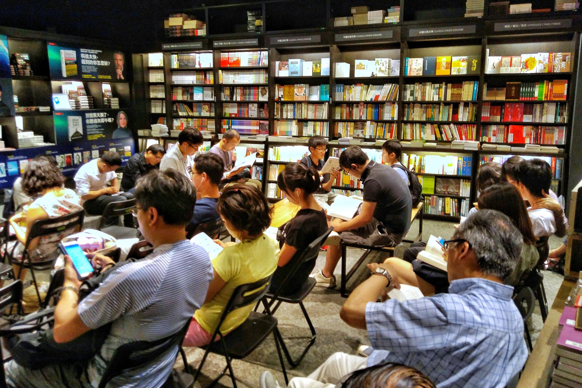誠品成功後，將台灣模式複製到香港及中國，圖為香港銅鑼灣的誠品。（東方IC）