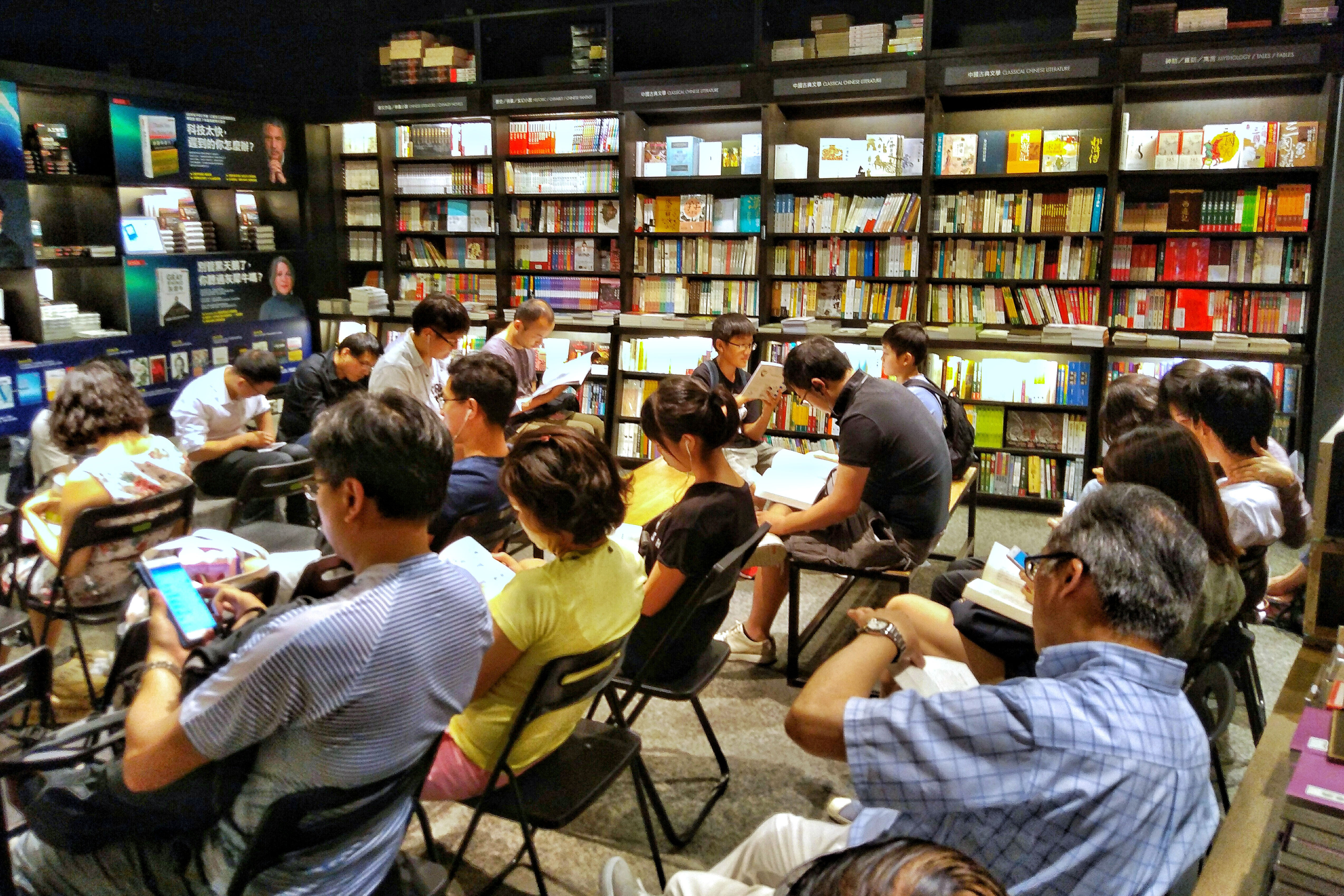 誠品成功後，將台灣模式複製到香港及中國，圖為香港銅鑼灣的誠品。（東方IC）