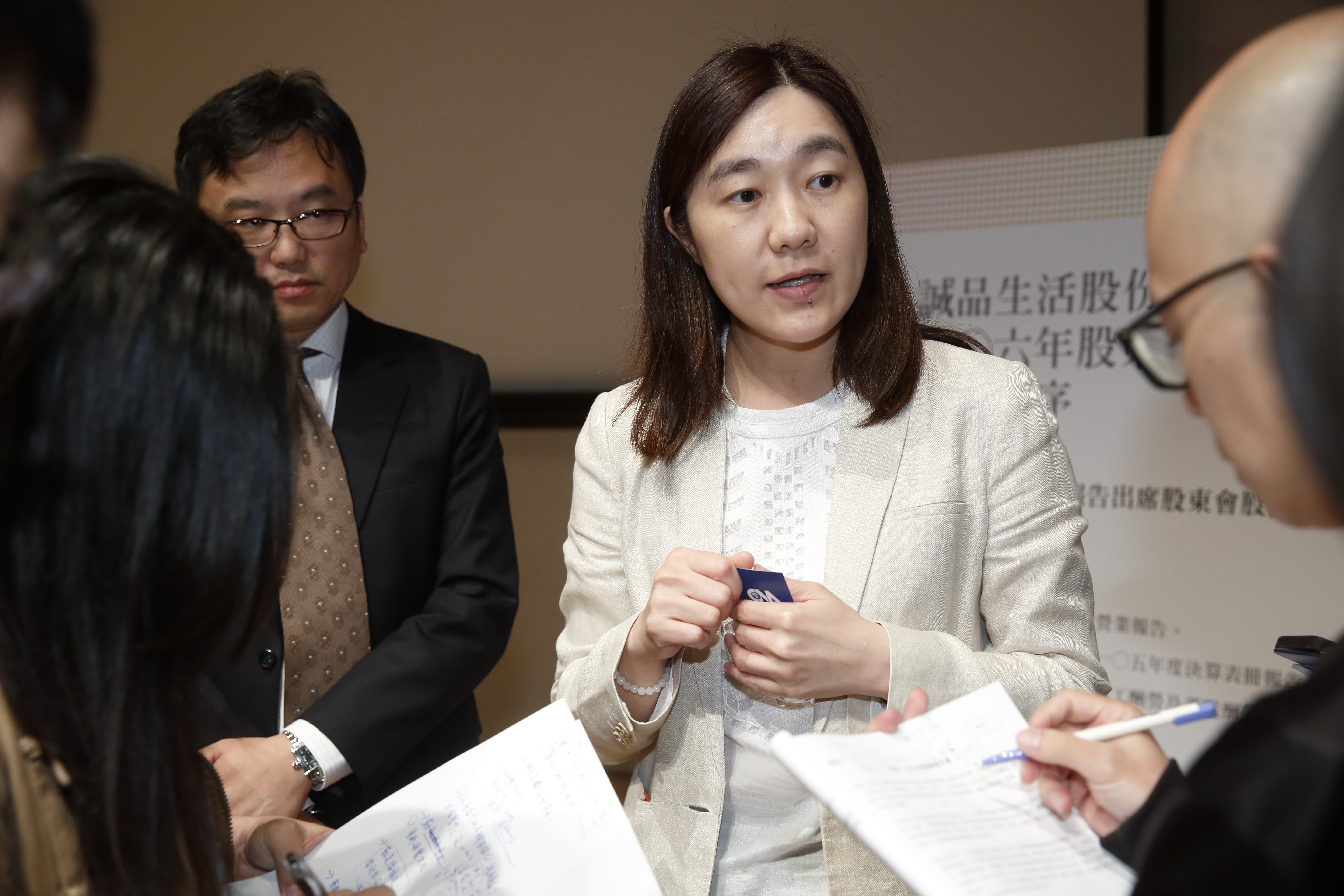 吳旻潔26歲進入誠品工作，現在已經可以獨當一面。