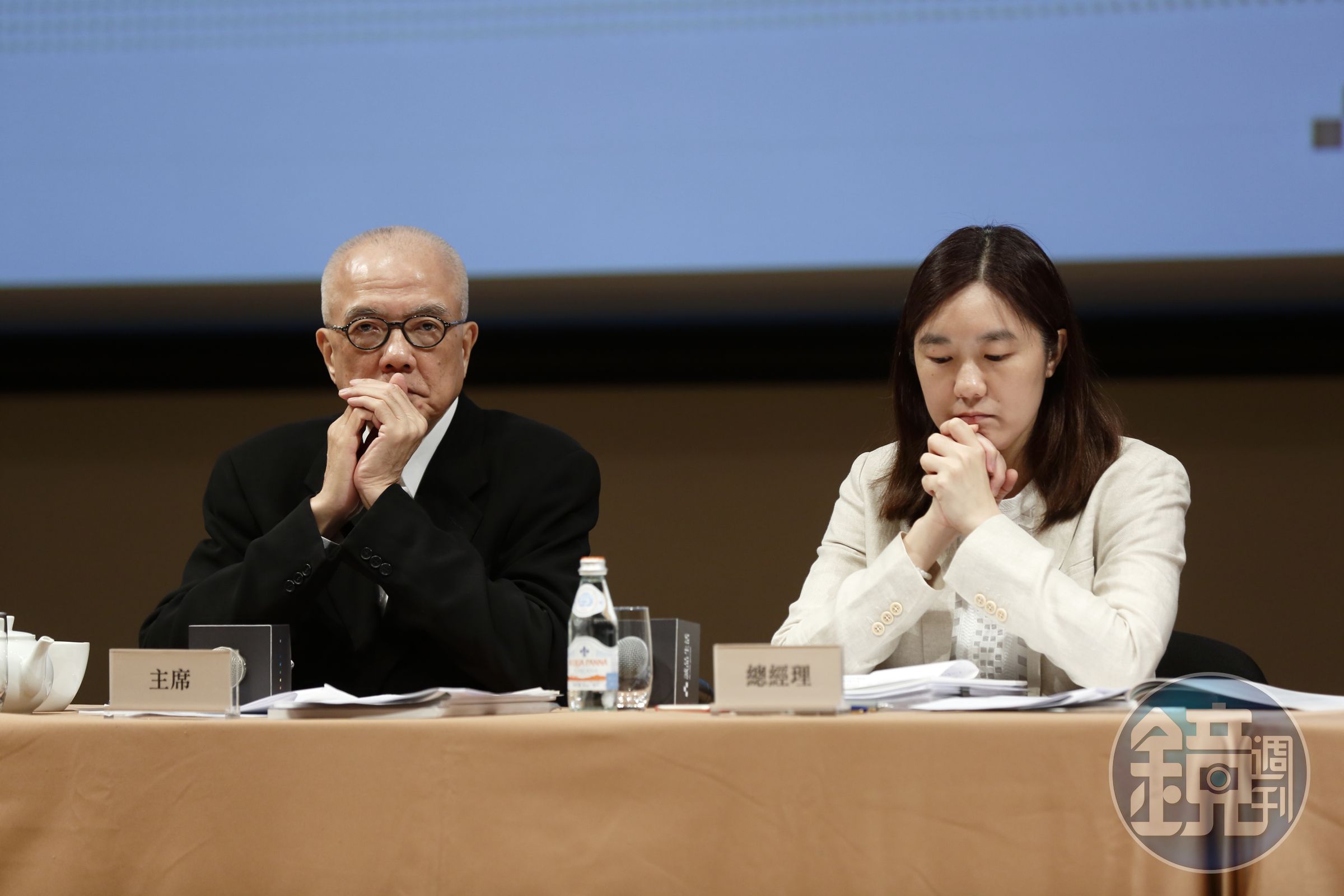 吳清友（左）過世的消息，童子賢第一時間接獲消息是來自吳清友女兒吳旻潔的越洋電話。