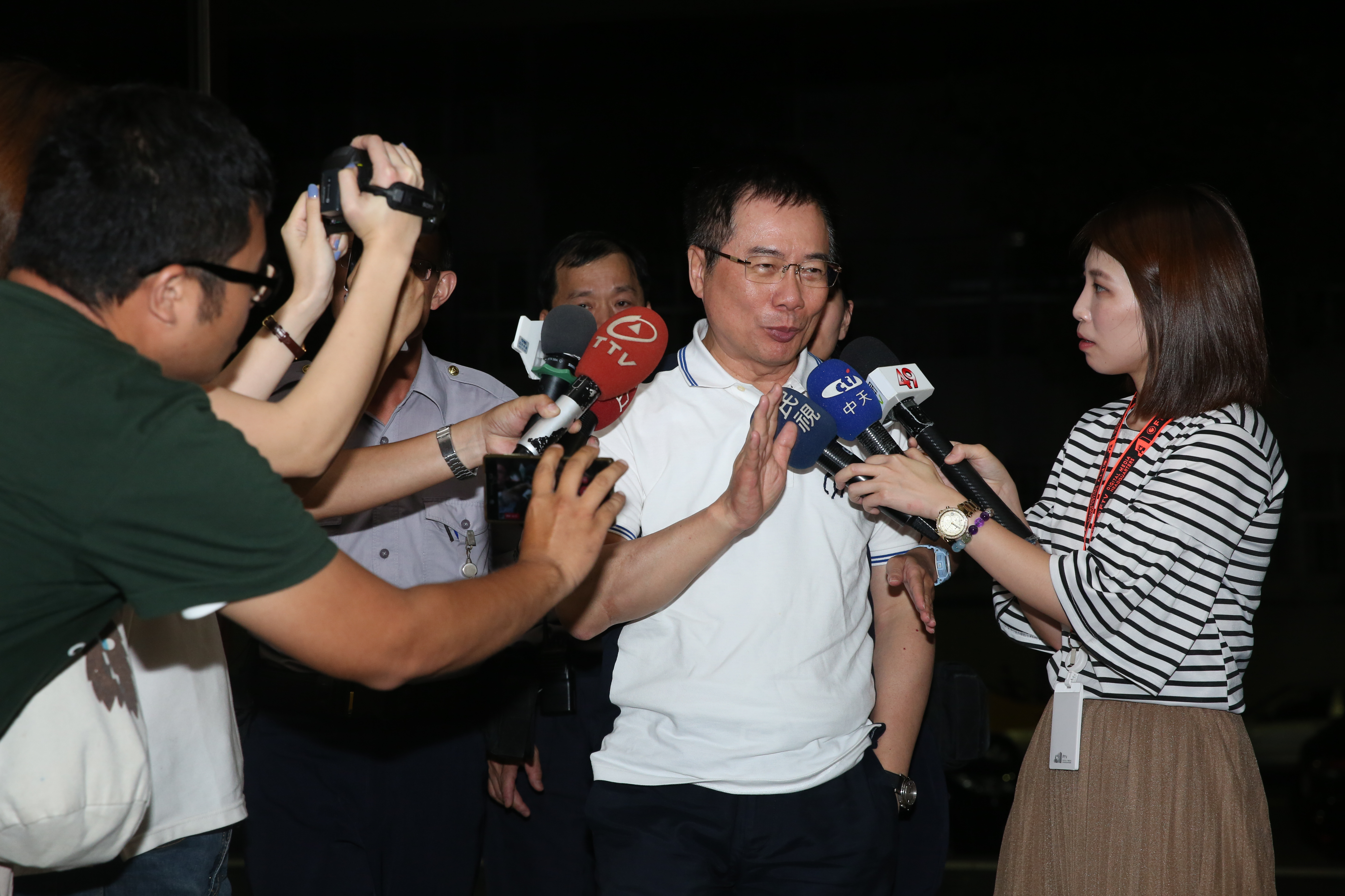 前立委蔡正元遭收押後，鄉民留言質疑特偵組瀆職、放水簽結。