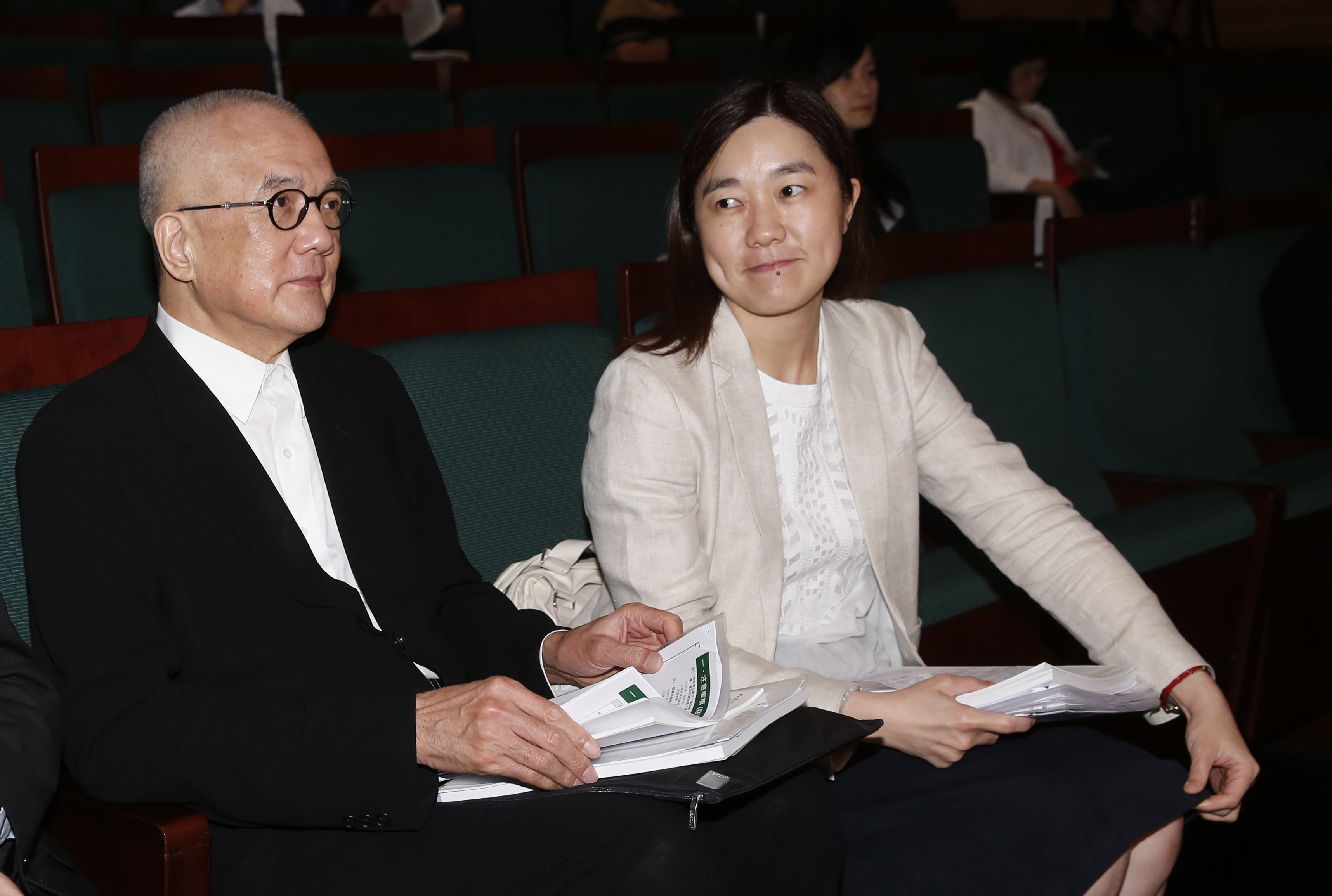 吳清友與女兒吳旻潔,她接班後大刀闊斧改革開拓事業版圖,也曾引起創始員工出走。