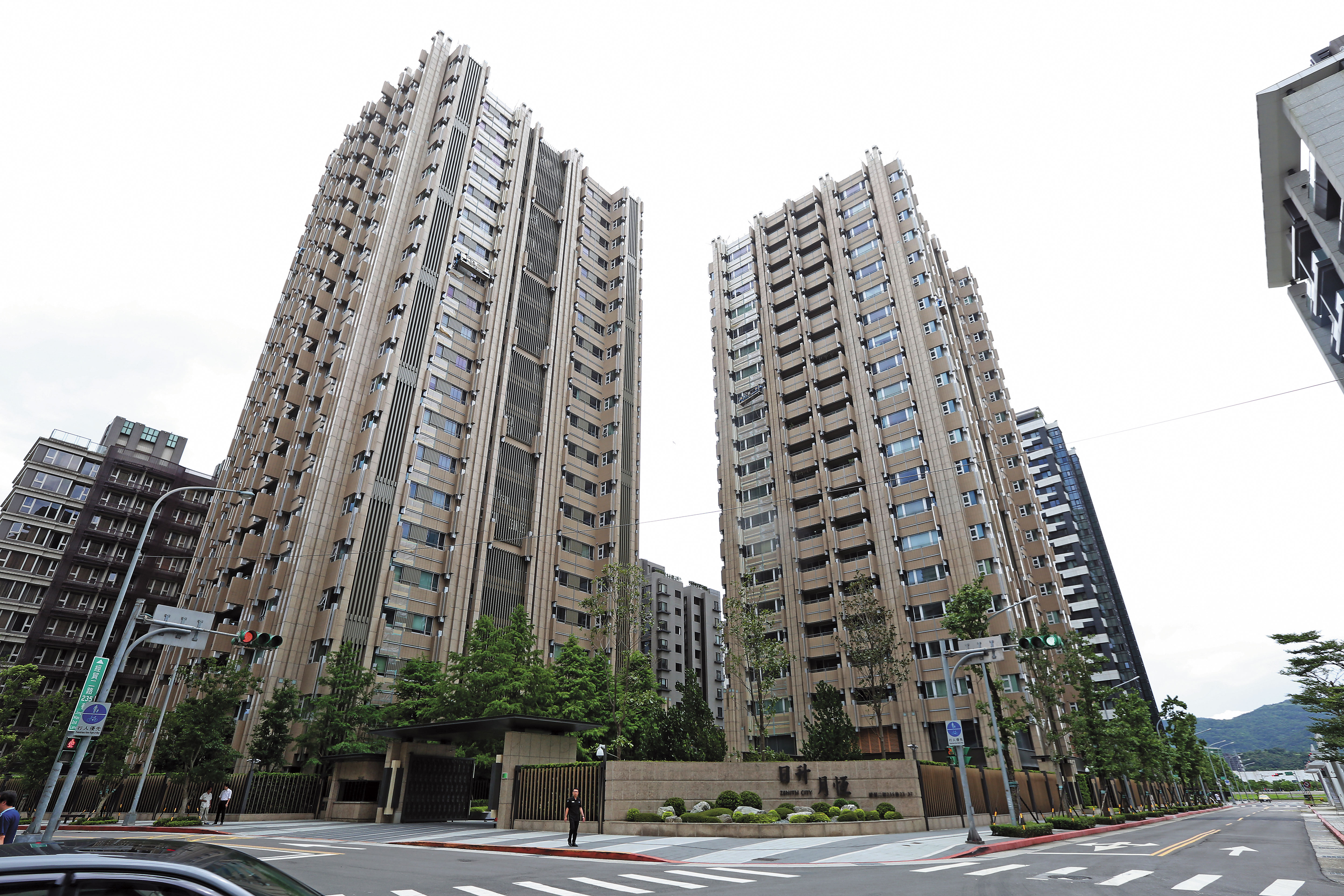 蔡正元在南港經貿園區的新婚住居,在當地號稱第一豪宅,檢調懷疑部分買屋資金來自中影減資款。