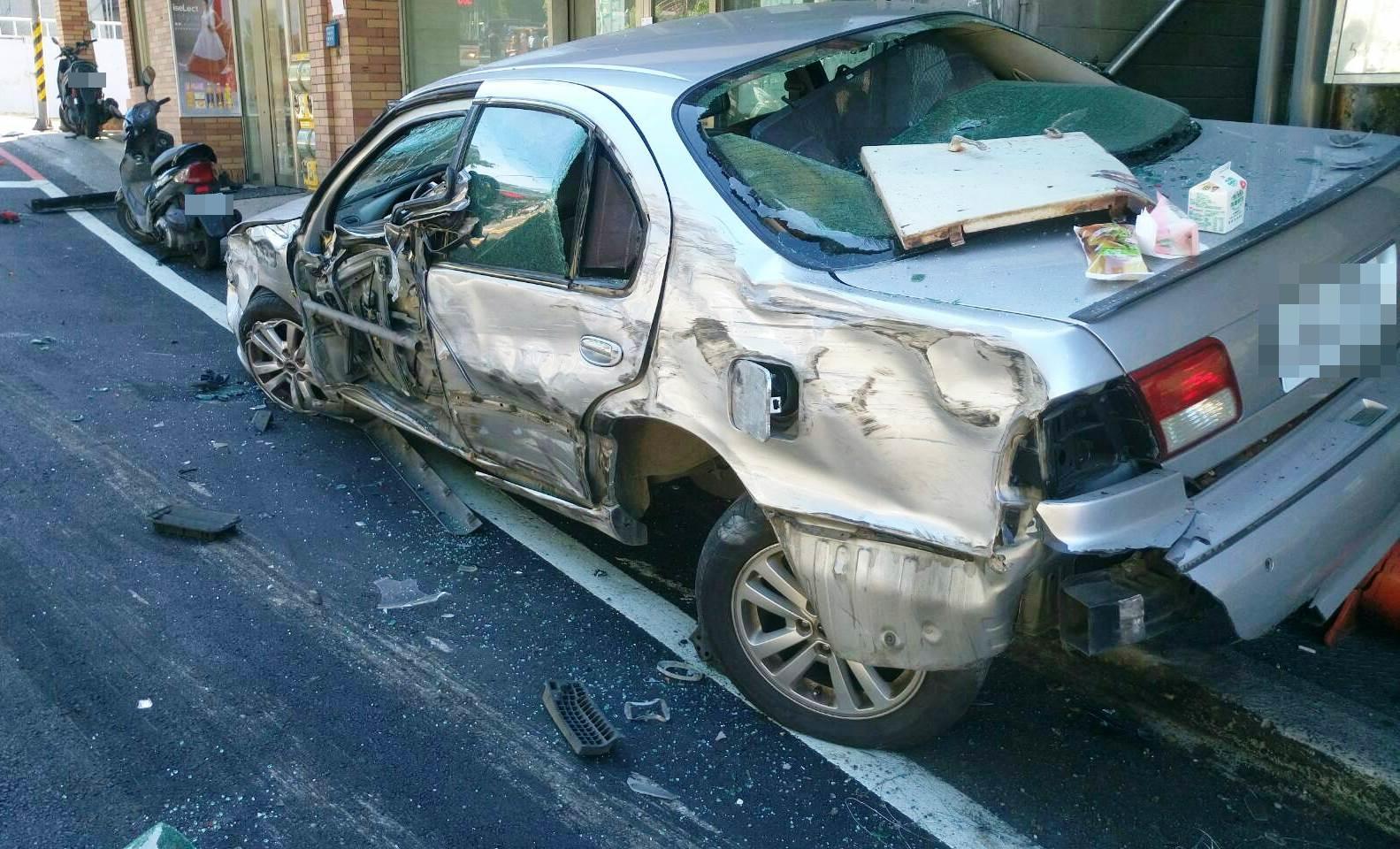 陽明山仰德大道車禍頻傳,19日上午又發生嚴重車禍。
