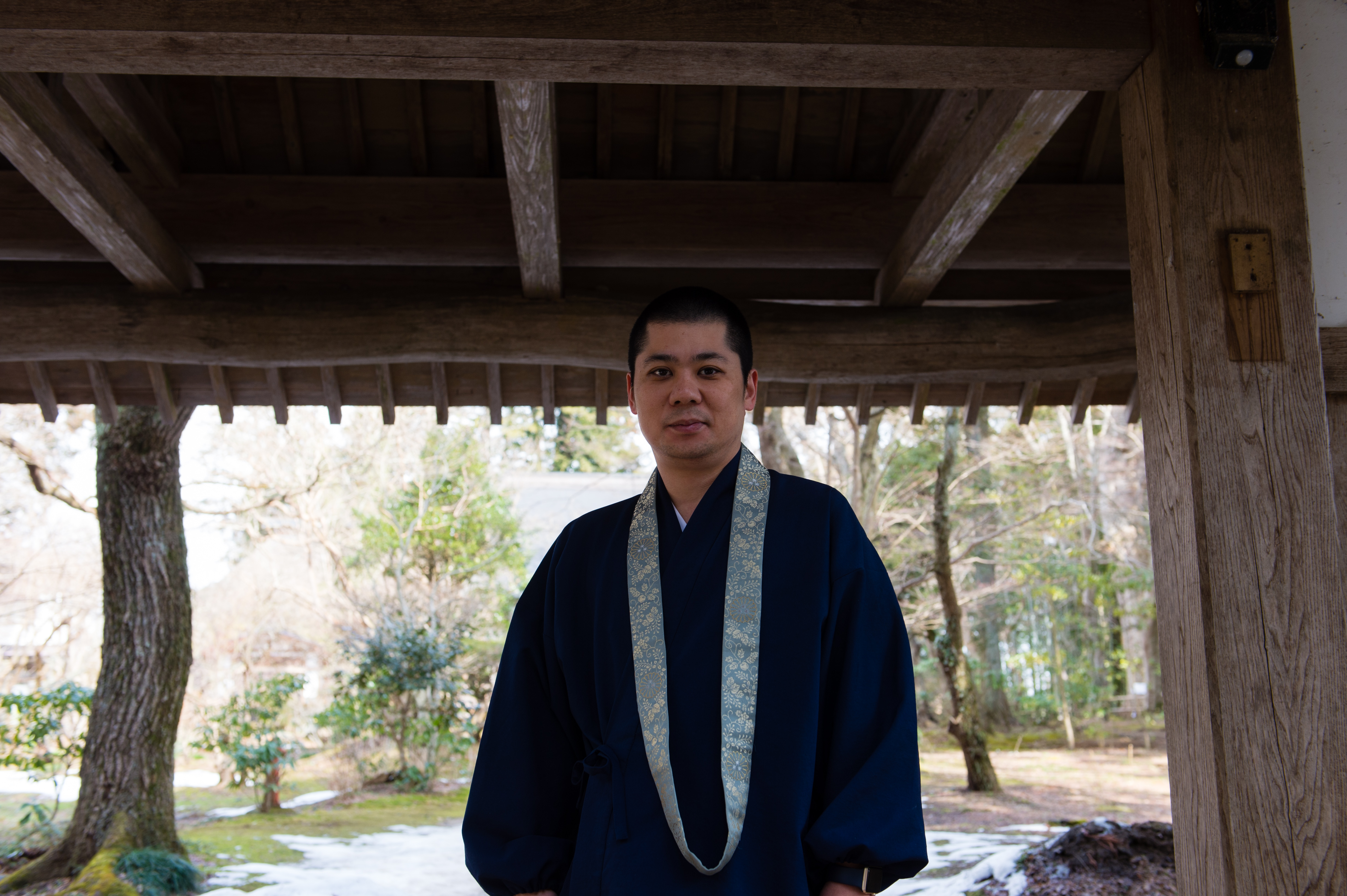 和尚破石晉照住在中尊寺，熱情接待外賓。