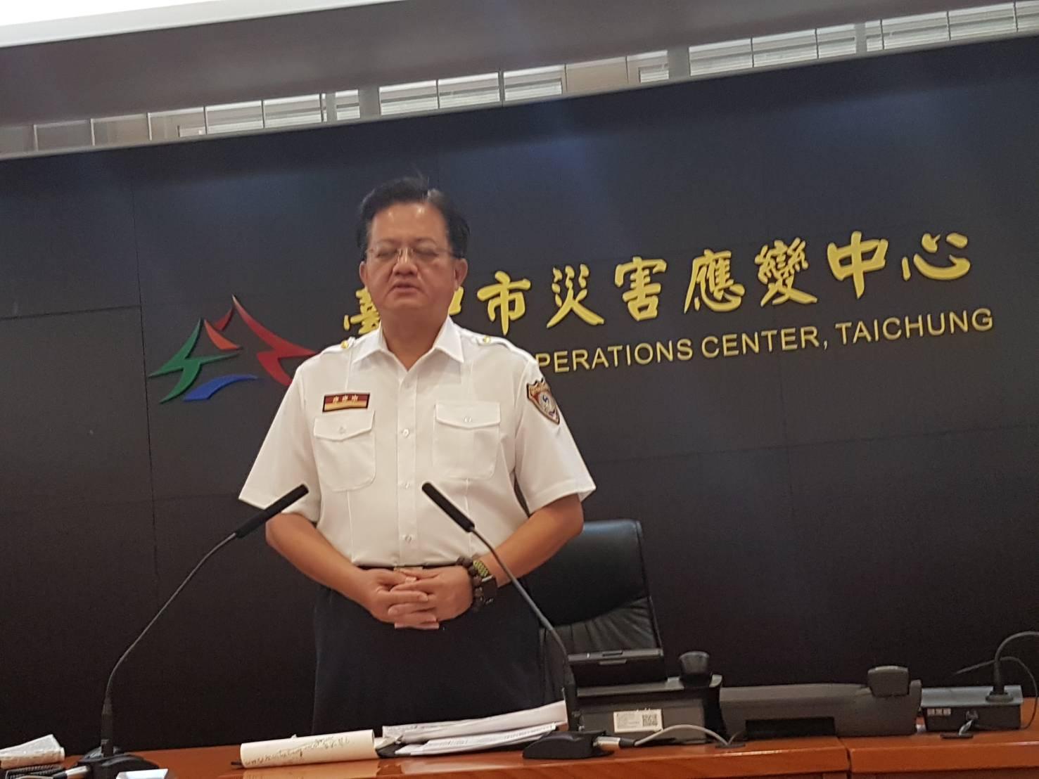消防局長蕭煥章上午說明氣爆初勘結果,神情哀戚。