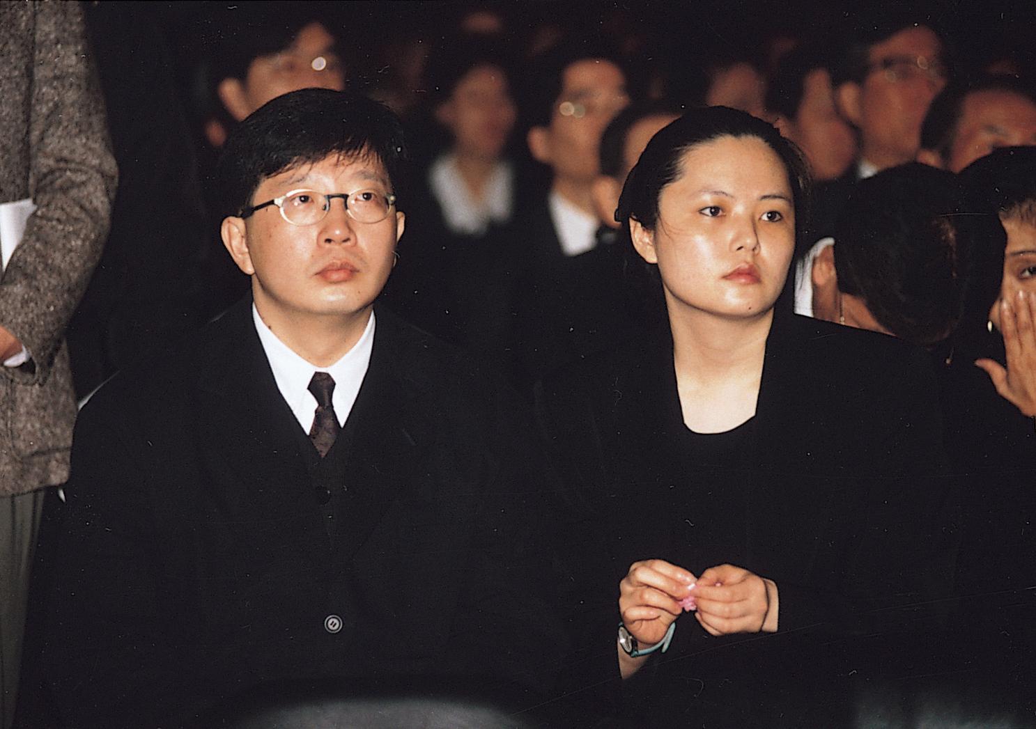 王瑞慧（右）原先嫁給知名建築師劉培森（左），2人結婚15年後離婚。（今周刊）