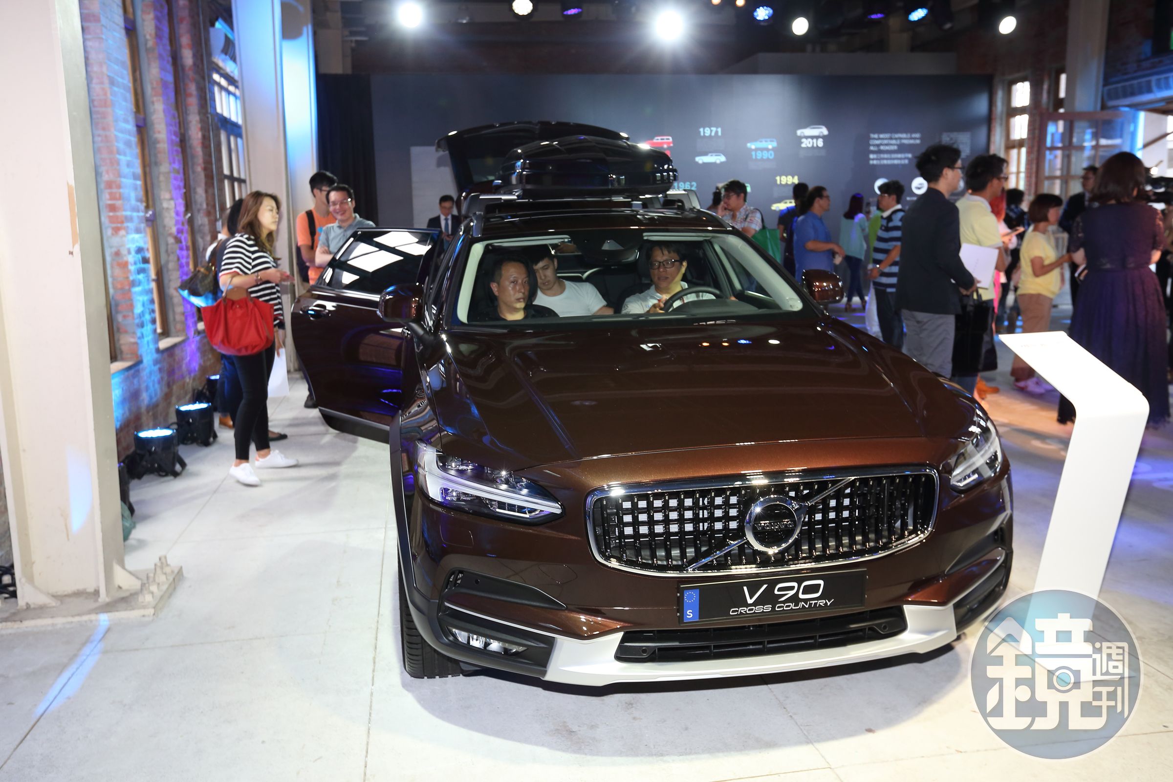 歐系Volvo經典跨界休旅V90 Cross Country標配全時四輪傳動。