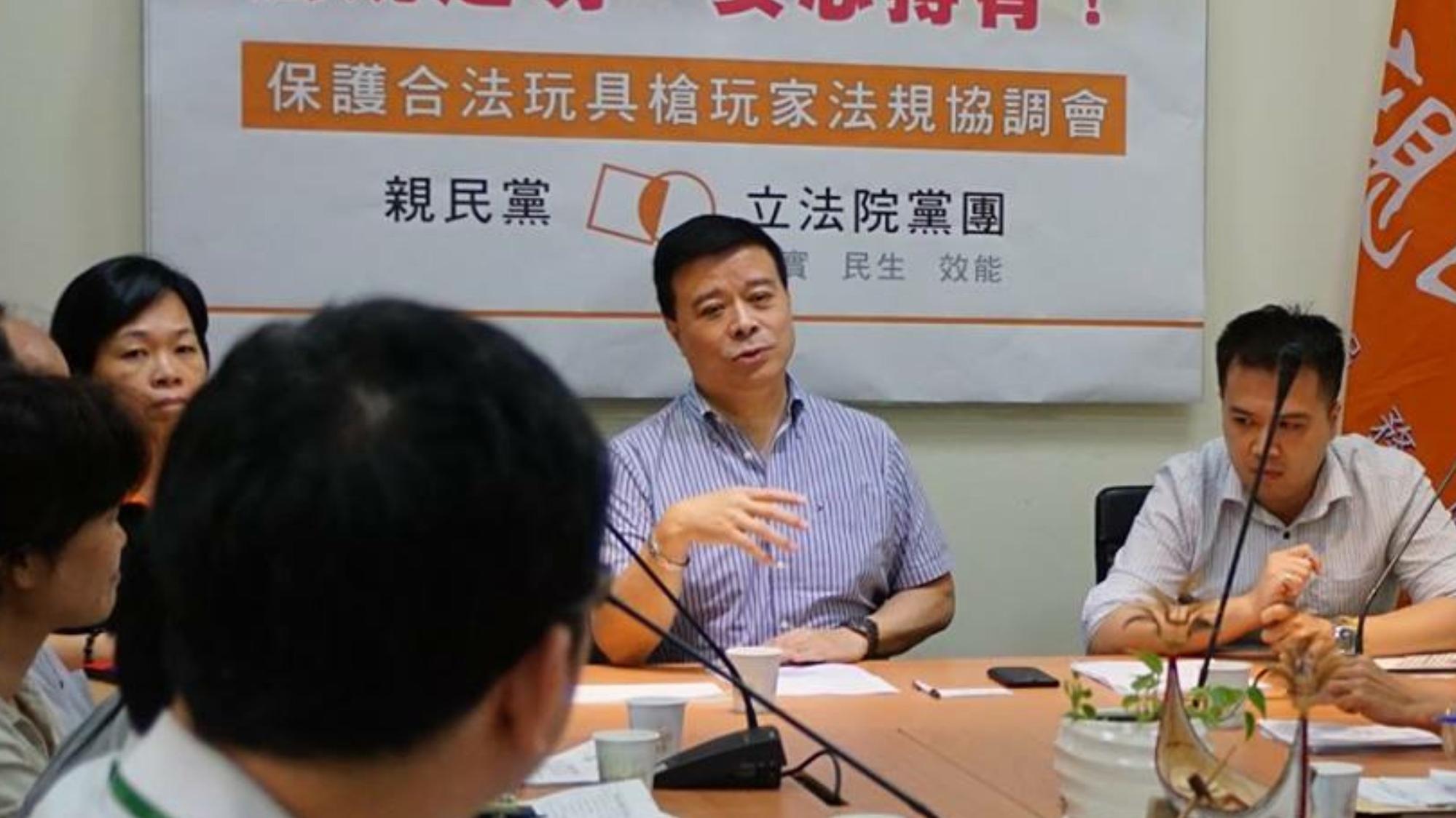 前立委、親民黨副祕書長劉文雄，21日凌晨酒後倒臥住處，經緊急送醫後，昏迷指數3，仍在加護病房觀察。（翻攝自劉文雄臉書）