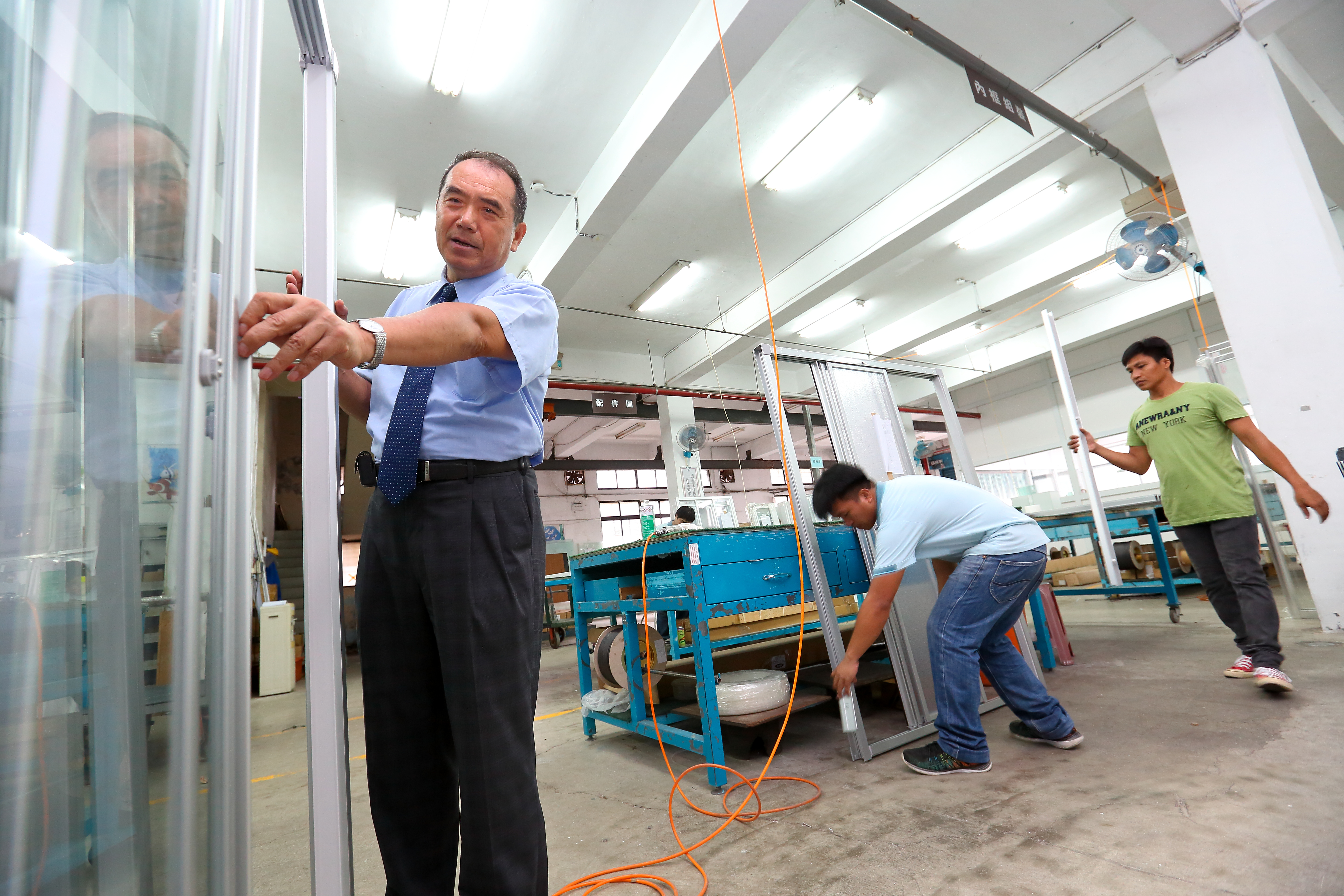 近年陸續推出靜音、自動回彈油壓鉸鏈等功能的拉門，讓品牌技術處於領先地位。