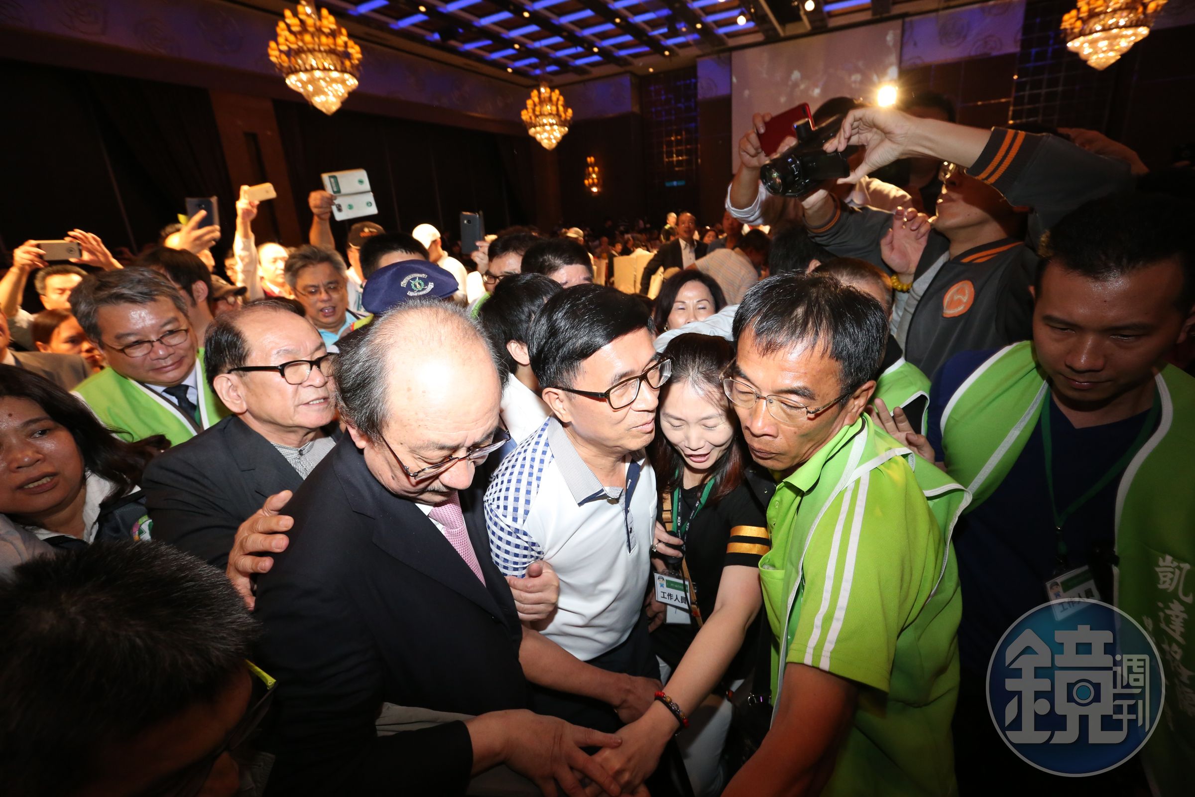 陳水扁家族海外3億元資產仍未匯回，近來赦扁呼聲不斷，檢方研擬先依《刑法》沒收新制，向法院單獨聲請沒收。