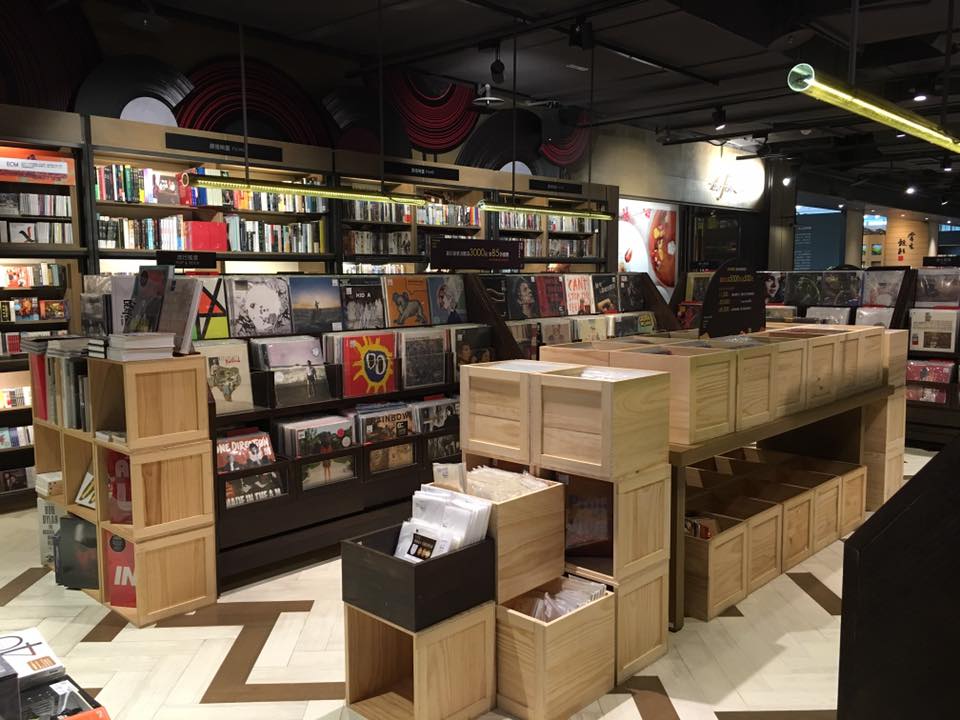 許多人都是看著誠品黑膠復興運動長大，音樂人朱頭皮老師也參與其中。