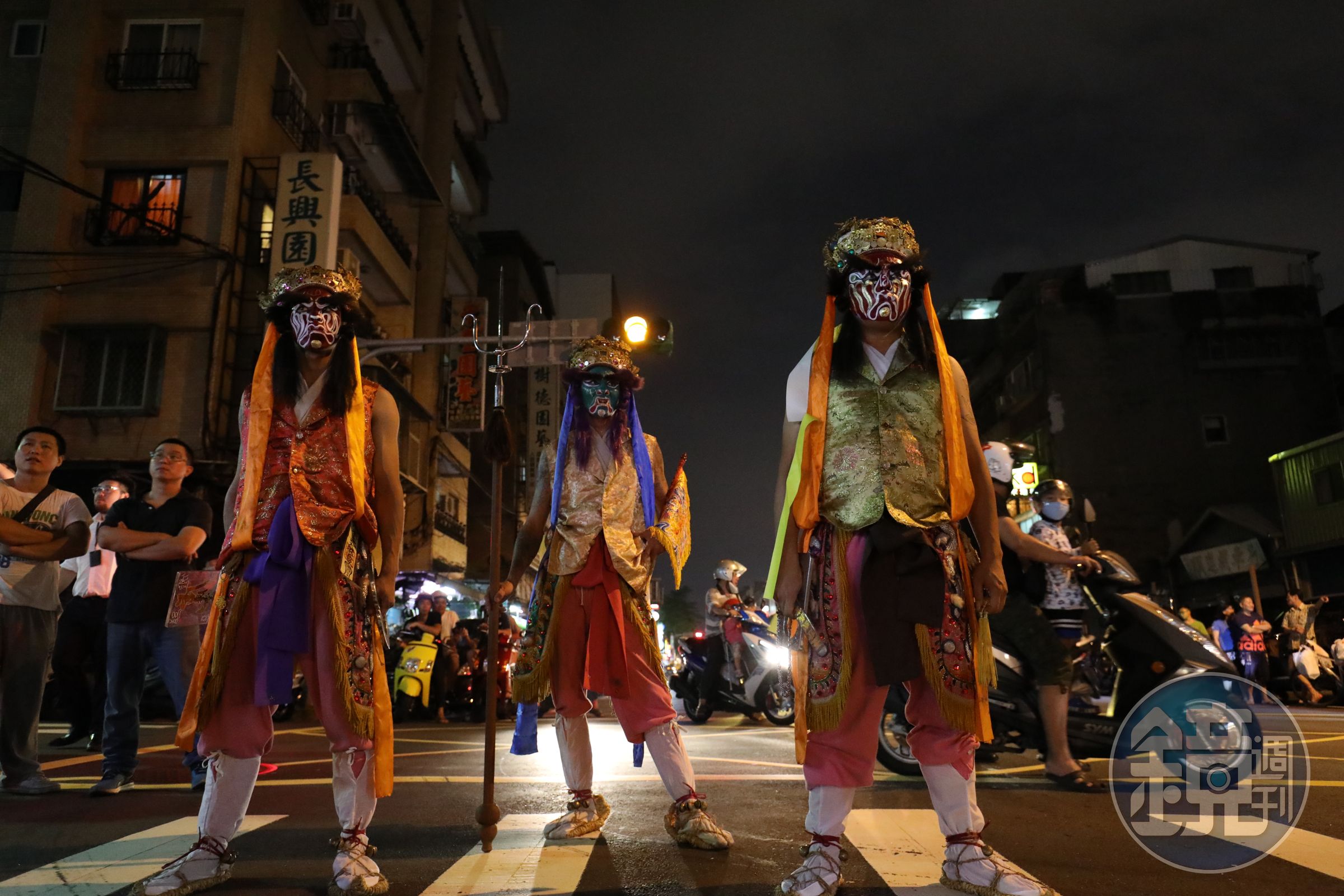 每年大稻埕霞海城隍祭中的「暗訪」，八將陣頭是遶境重頭戲。