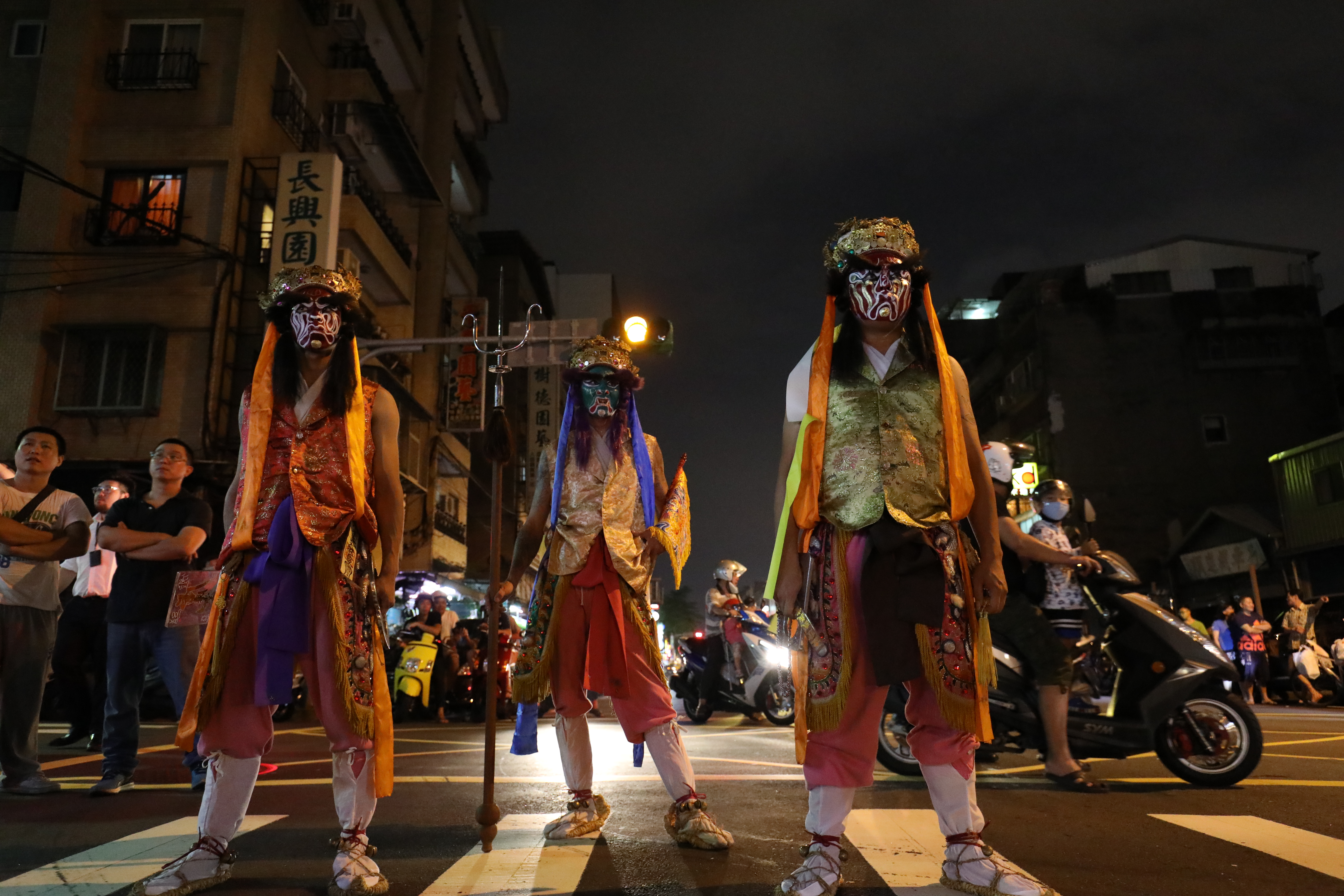 每年大稻埕霞海城隍祭中的「暗訪」，八將陣頭是遶境重頭戲。