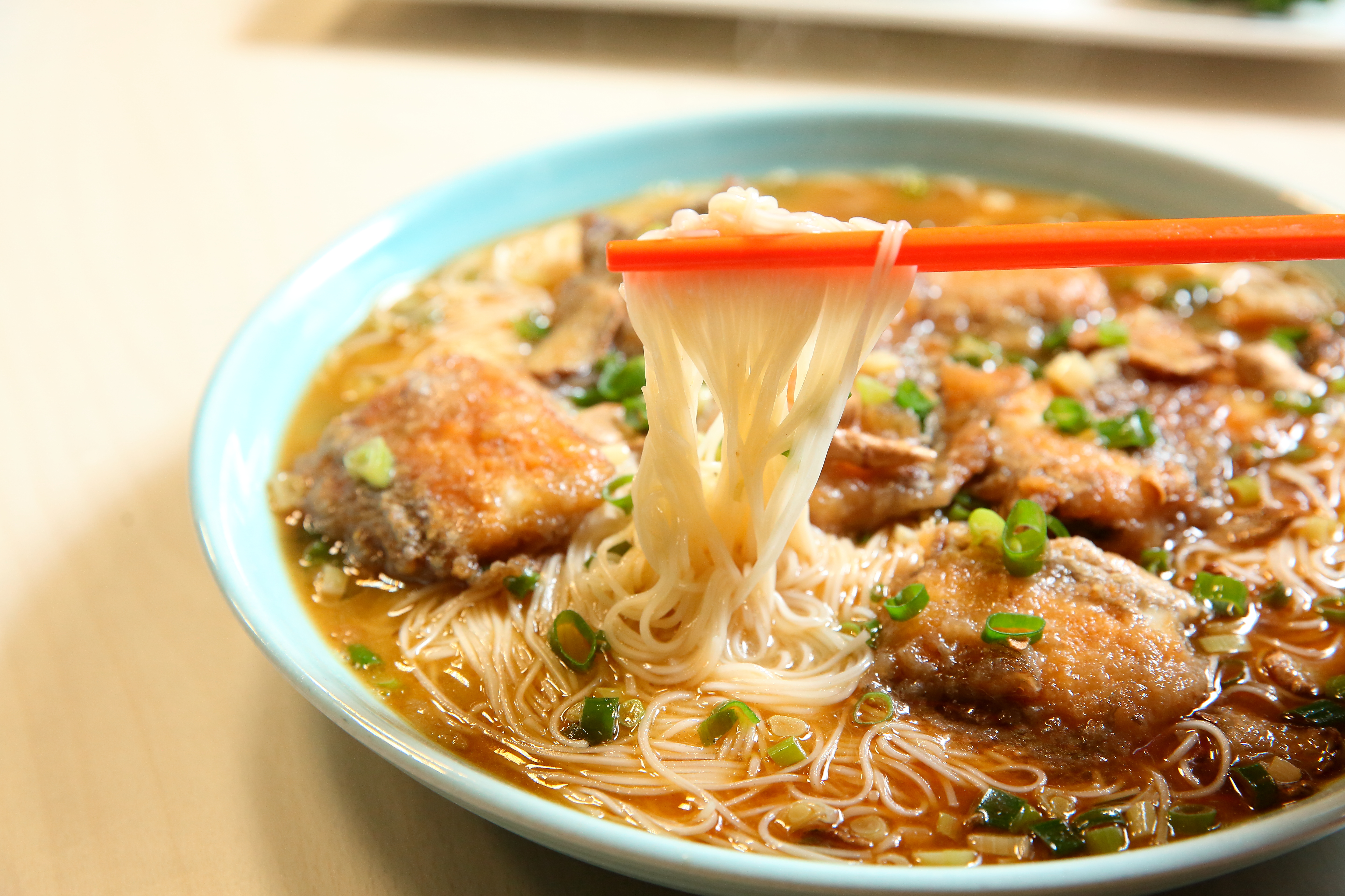 當令白帶魚麵線，麻油香撲鼻，讓人食指大動。(380元)
