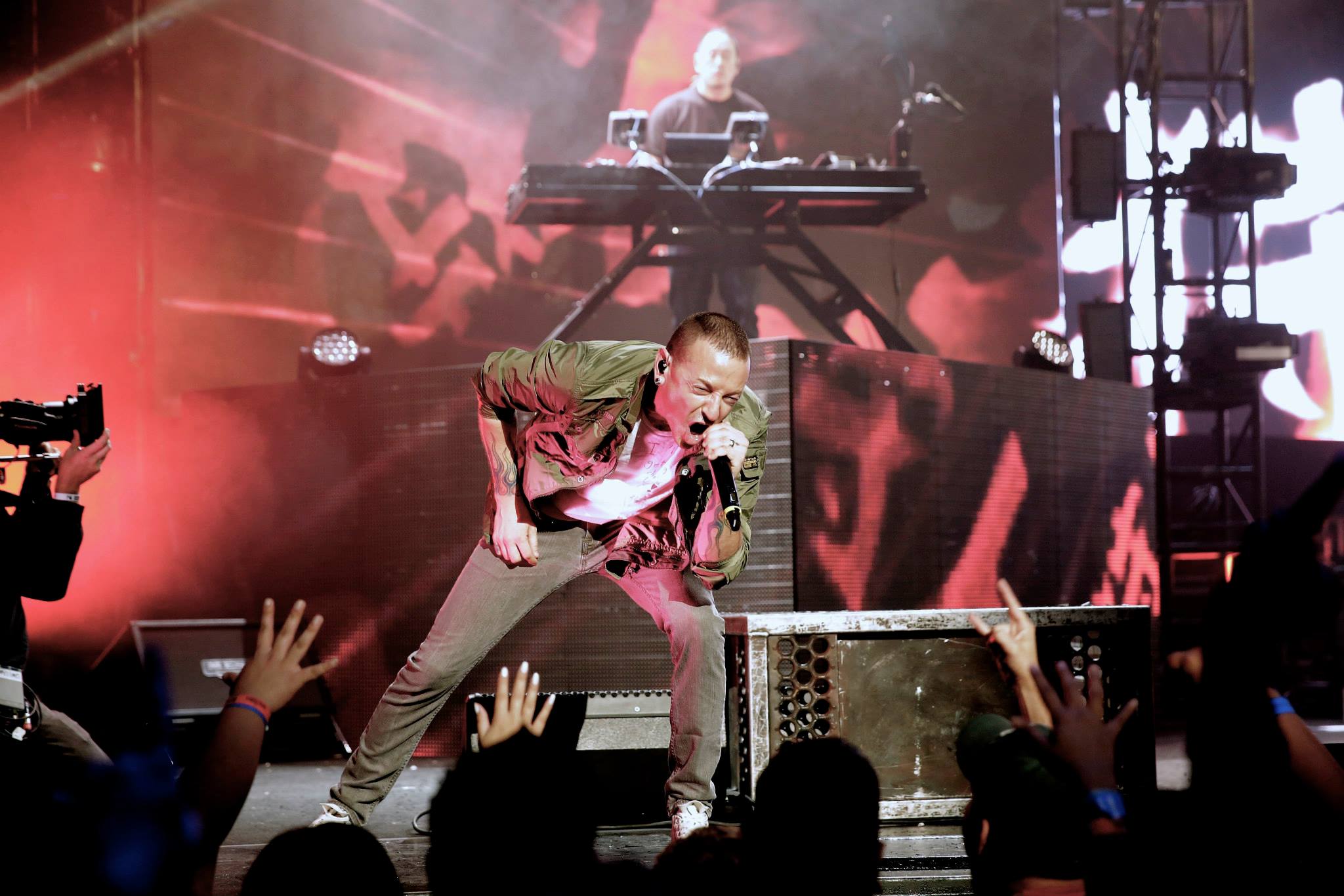 聯合公園（Linkin Park）主唱查斯特班寧（Chester Bennington）自殺身亡，讓紅遍全球的搖滾天團痛失靈魂成員。