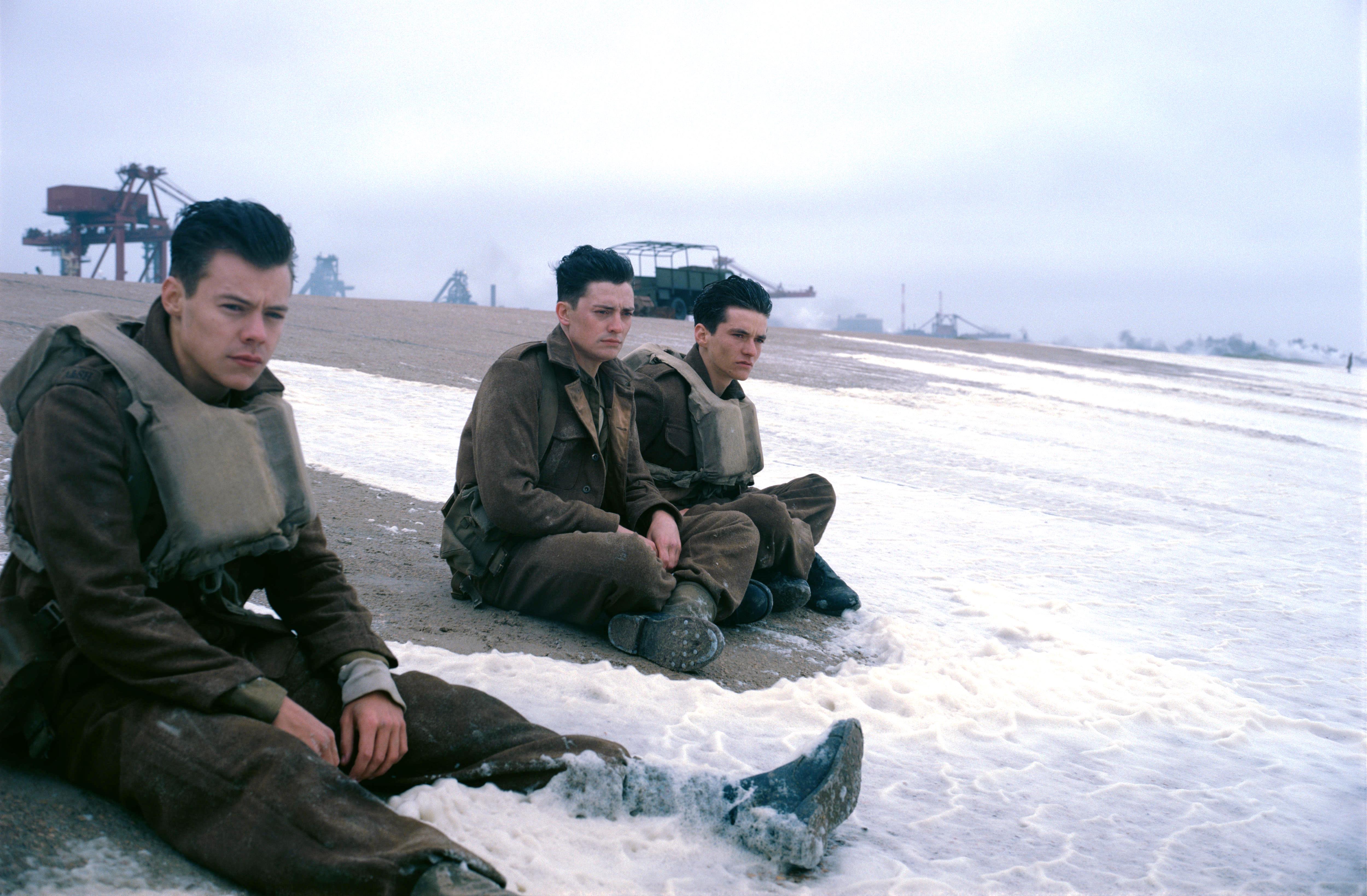 《敦克爾克大行動》重現了1940年5月英國在德軍優勢武力下冒險將軍隊從敦克爾克撤退的史實。（網路圖片）