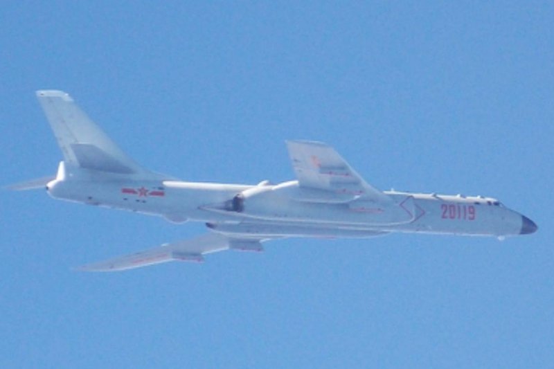 中國轟6戰機繞台,我方全程監控。