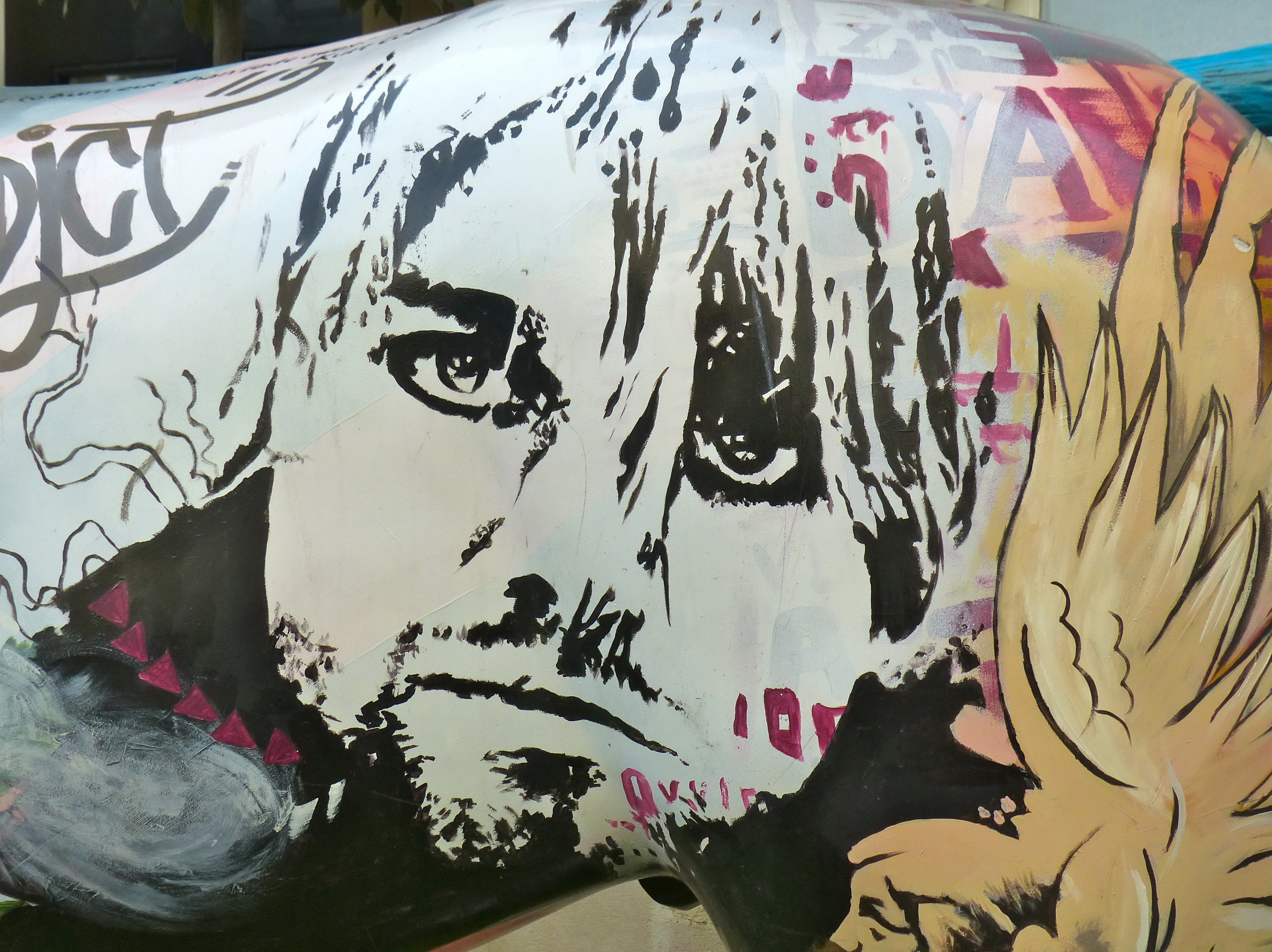 2016年4月21日，英國巴斯的街頭馬雕塑塗鴉，紀念早逝的流行歌手Kurt Cobain。（東方IC）