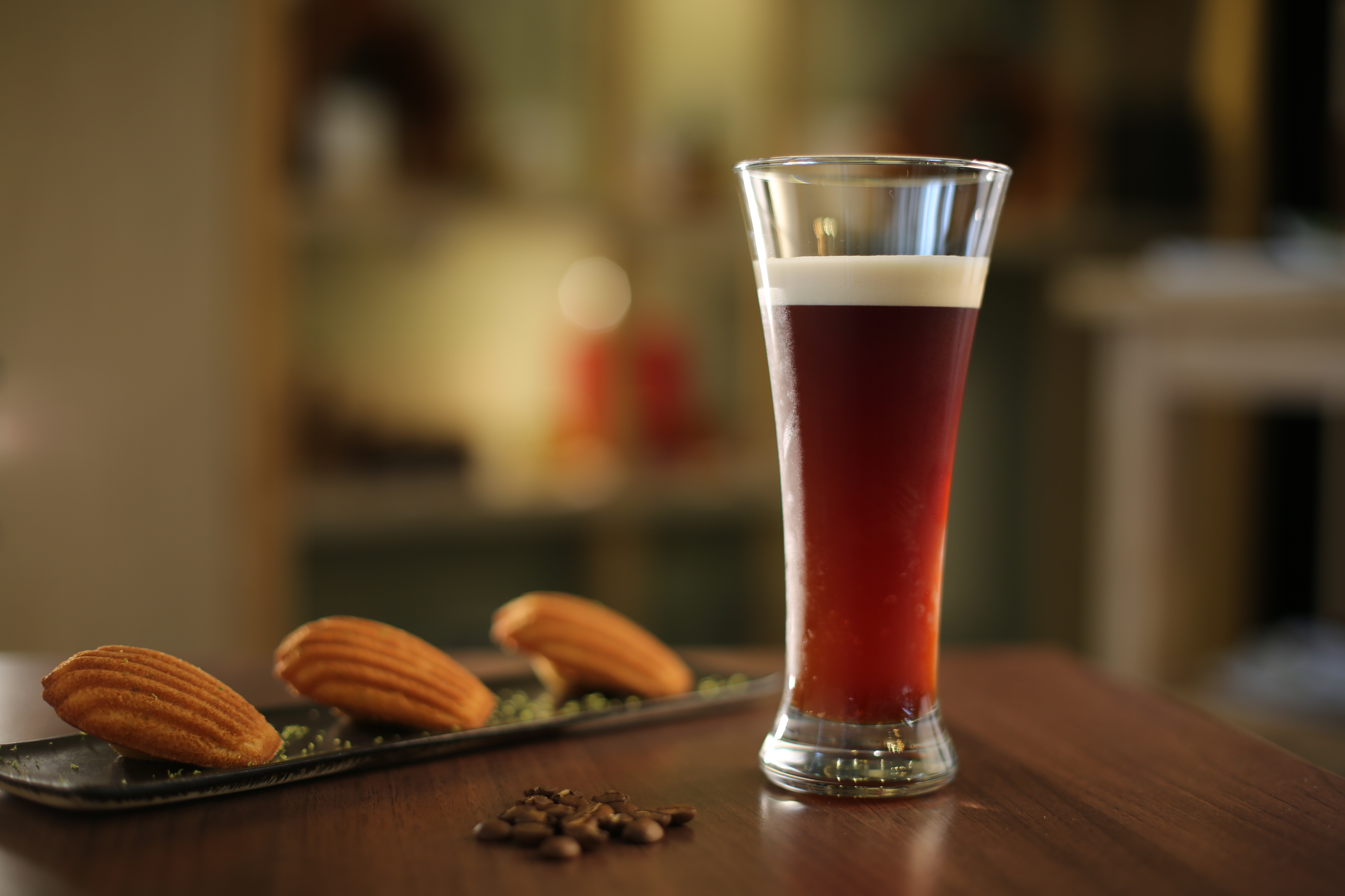 加了氮氣打出來的泡沫如Guinness黑啤酒，特別濃厚綿密。