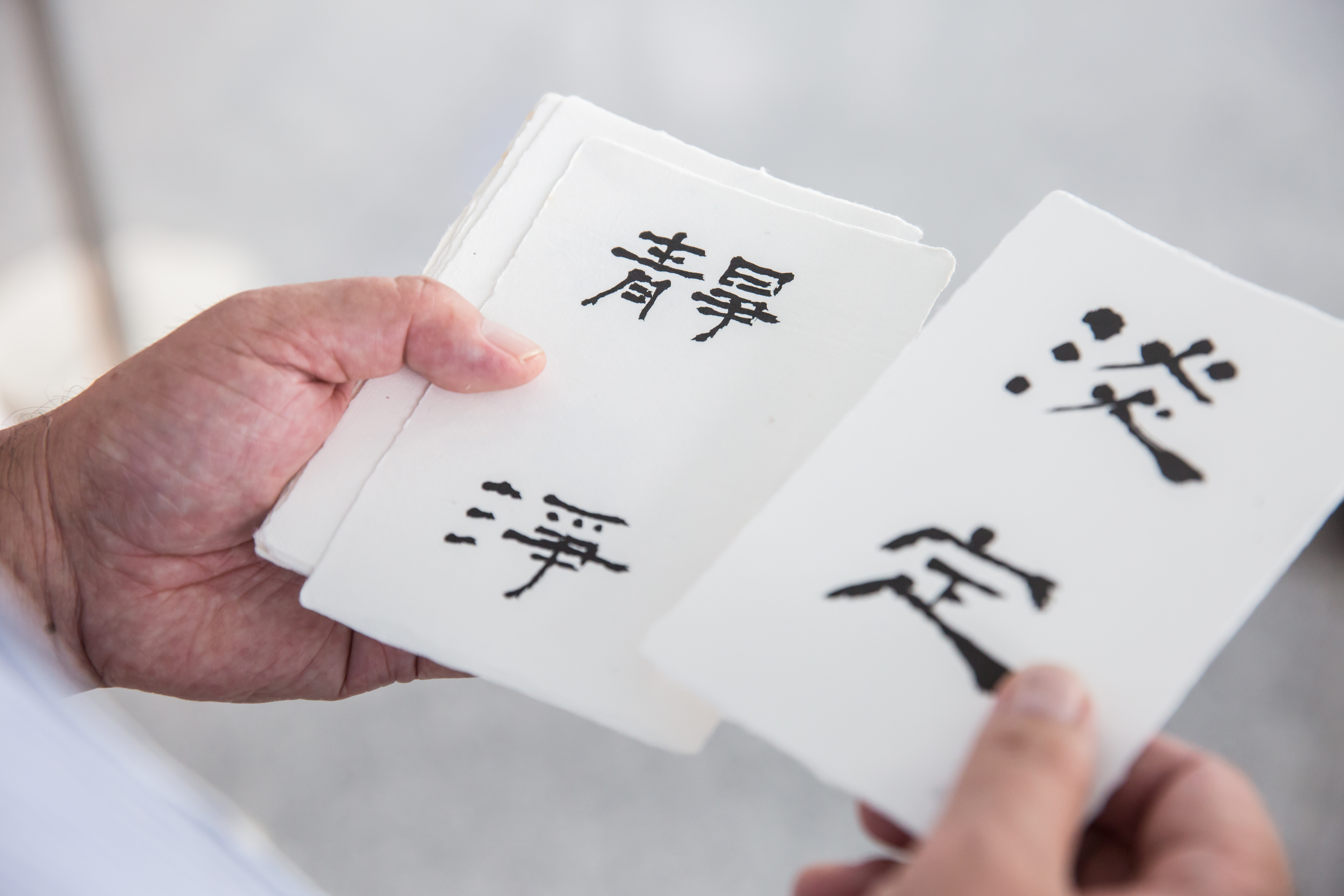魏應充拿出前一晚寫好的6張字卡,表達他一路走來的心路歷程。