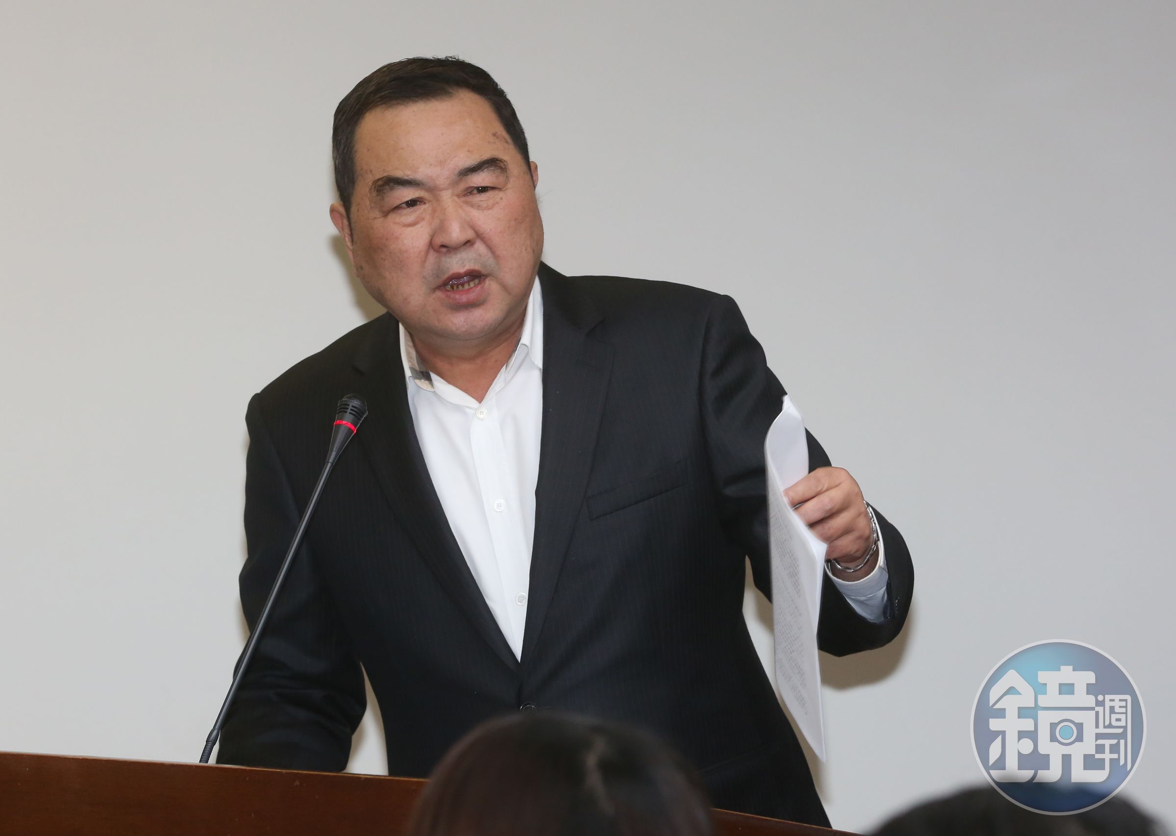 韓福宇等3人經國民黨立委徐志榮助理丁旗源帶領下，前往8樓會議室。