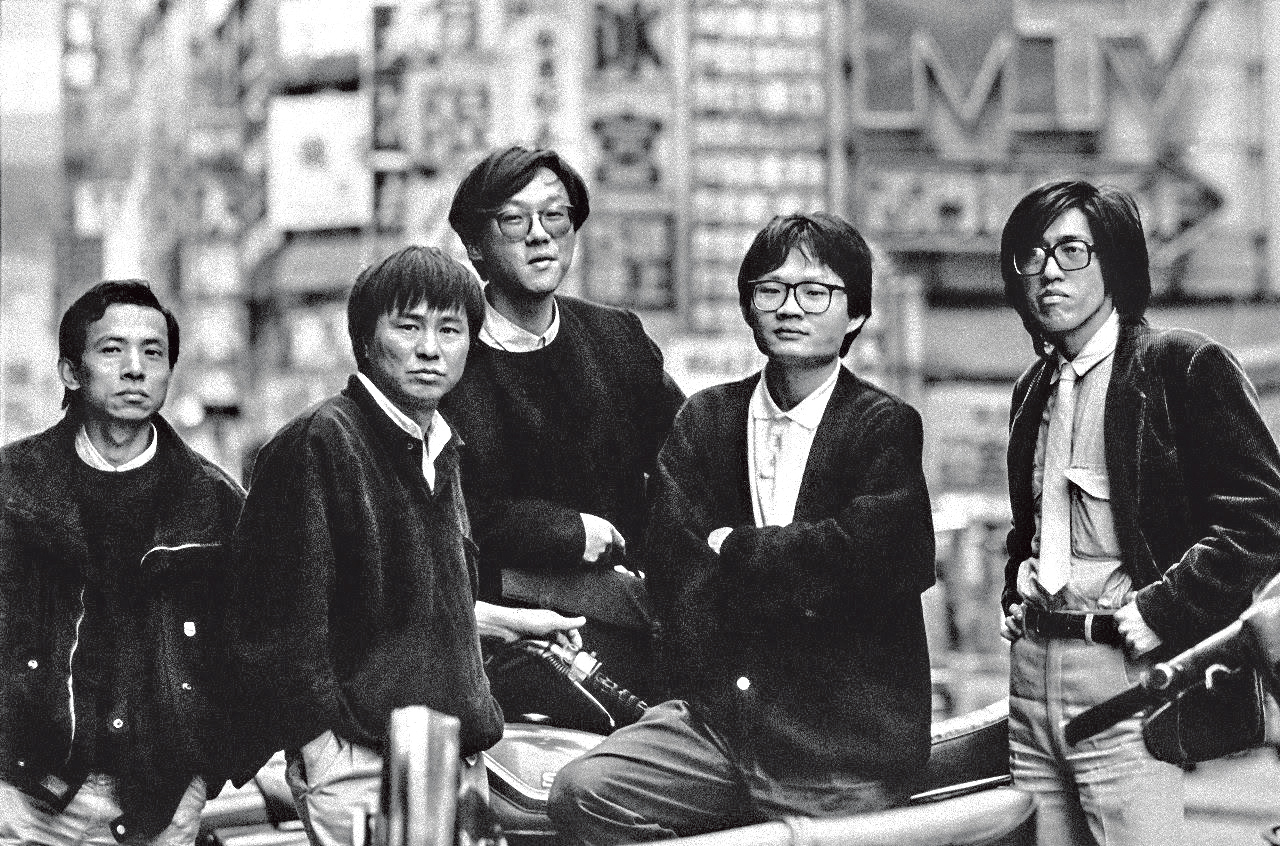 1988年,詹宏志(右起)、陳國富、楊德昌、侯孝賢、吳念真為分攤創作者前期拍片人事行政成本,成立「合作社電影」,但因《悲情城市》籌措資金煞費工夫,其餘人便另覓資金,做鳥獸散。(牽猴子提供)