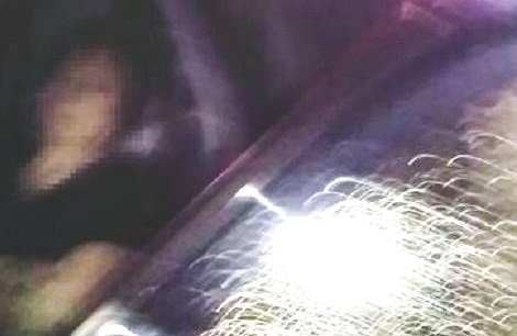 員警發現徐婦時,她意識昏迷,已經喝了半瓶高粱酒,並吞食30顆安眠藥。