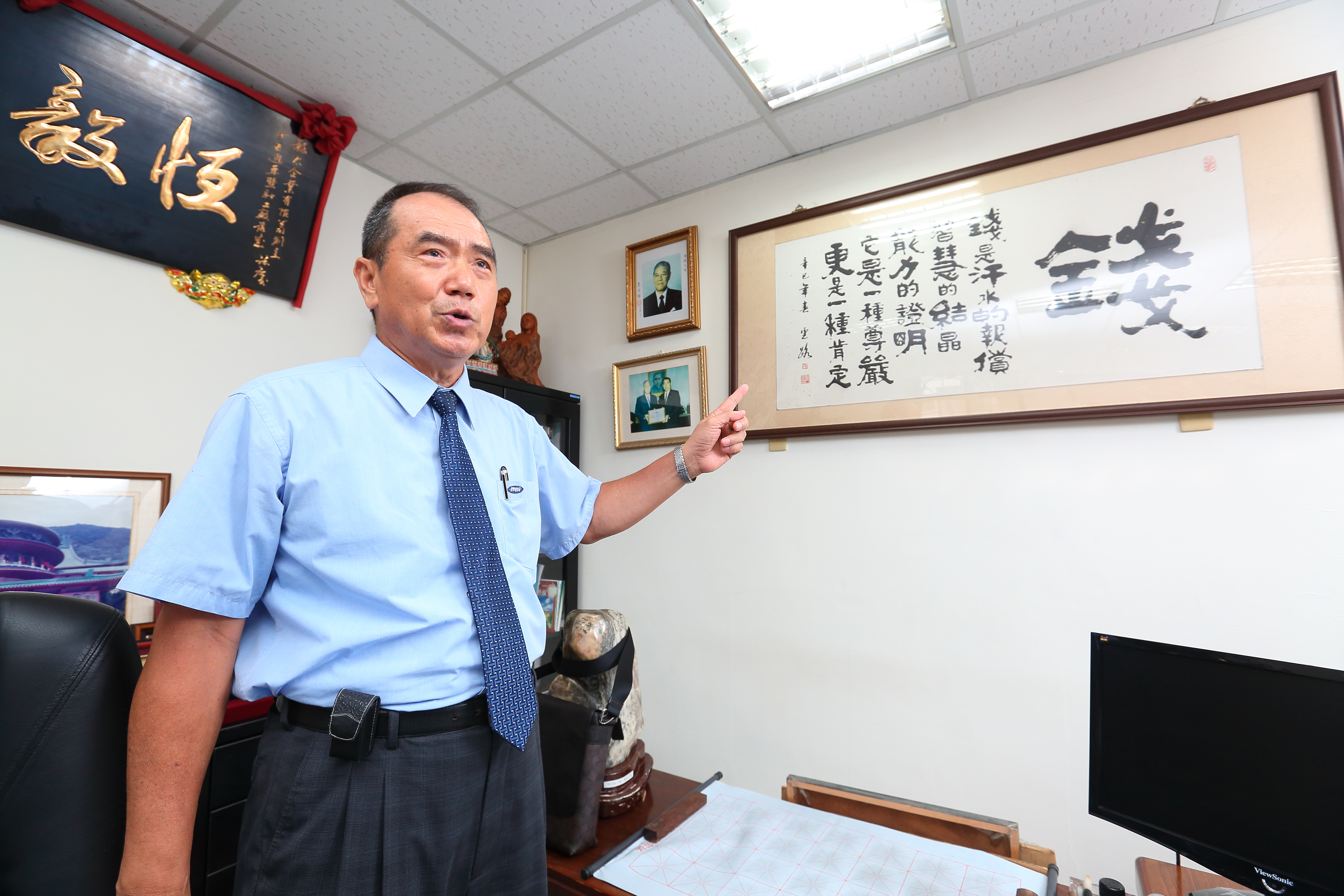 洪團樟出生3級貧戶家庭，立志創業脫貧，最崇拜上海大亨杜月笙。